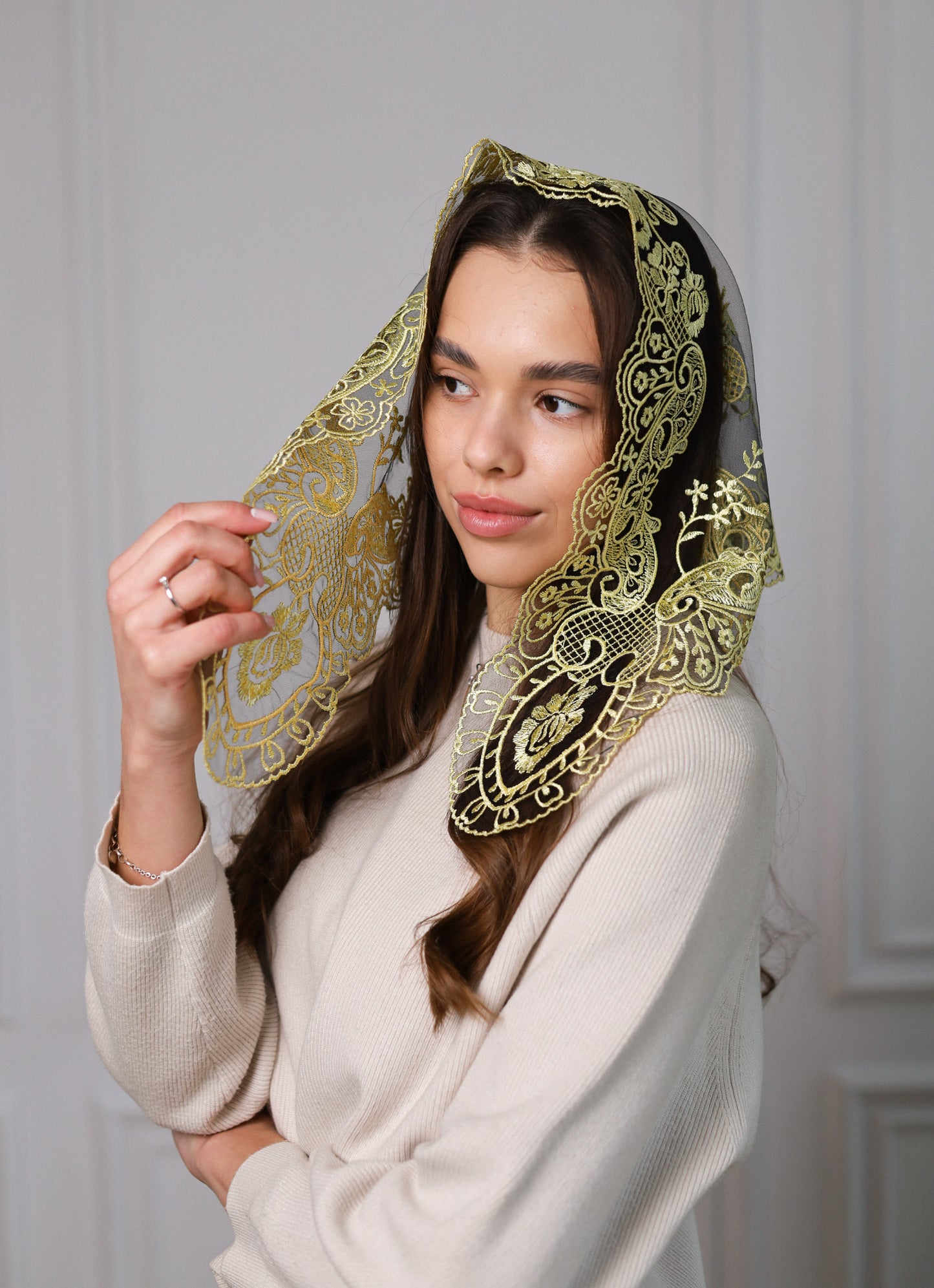 YELLOW TRIANGLE VEIL - MariaVeils