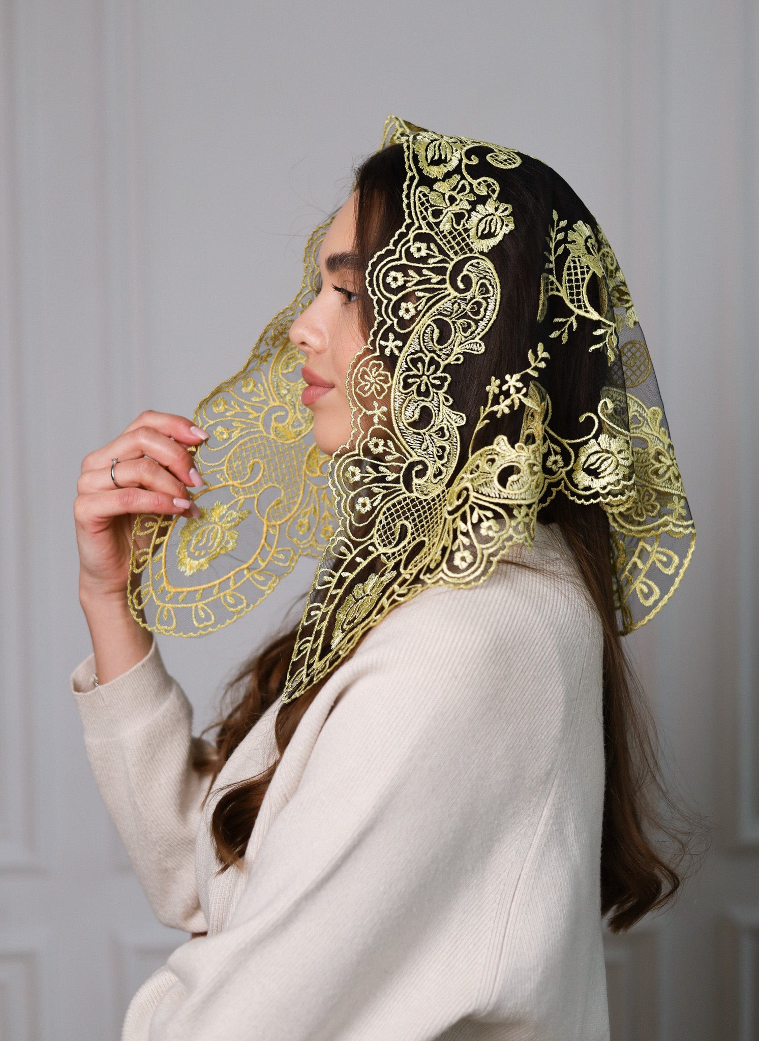YELLOW TRIANGLE VEIL - MariaVeils