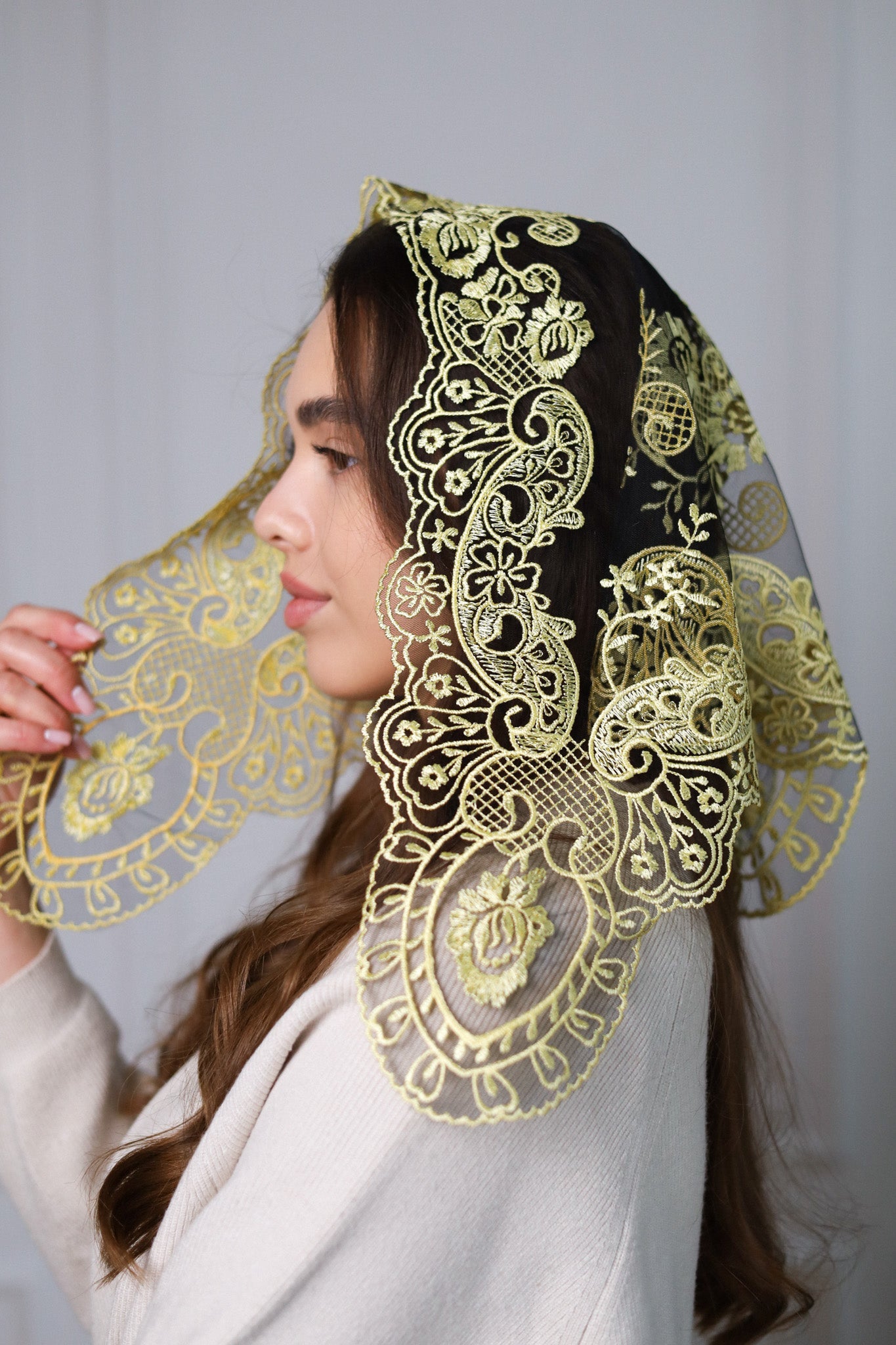 YELLOW TRIANGLE VEIL - MariaVeils