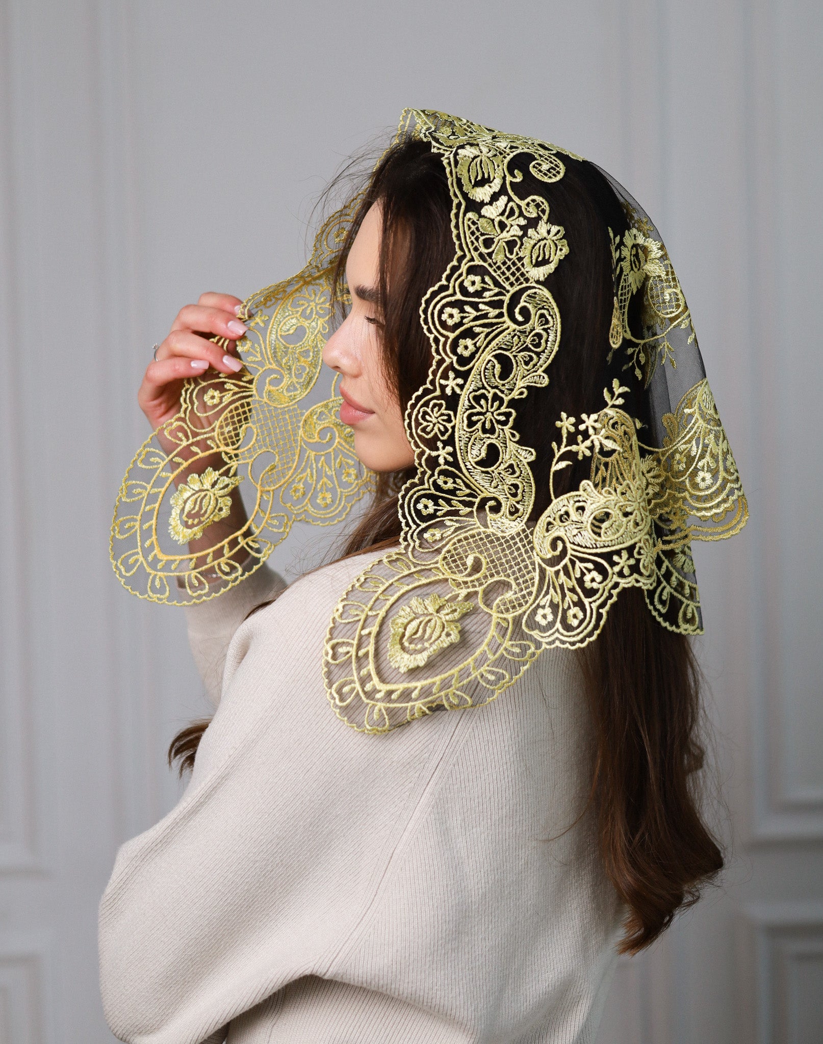 YELLOW TRIANGLE VEIL - MariaVeils