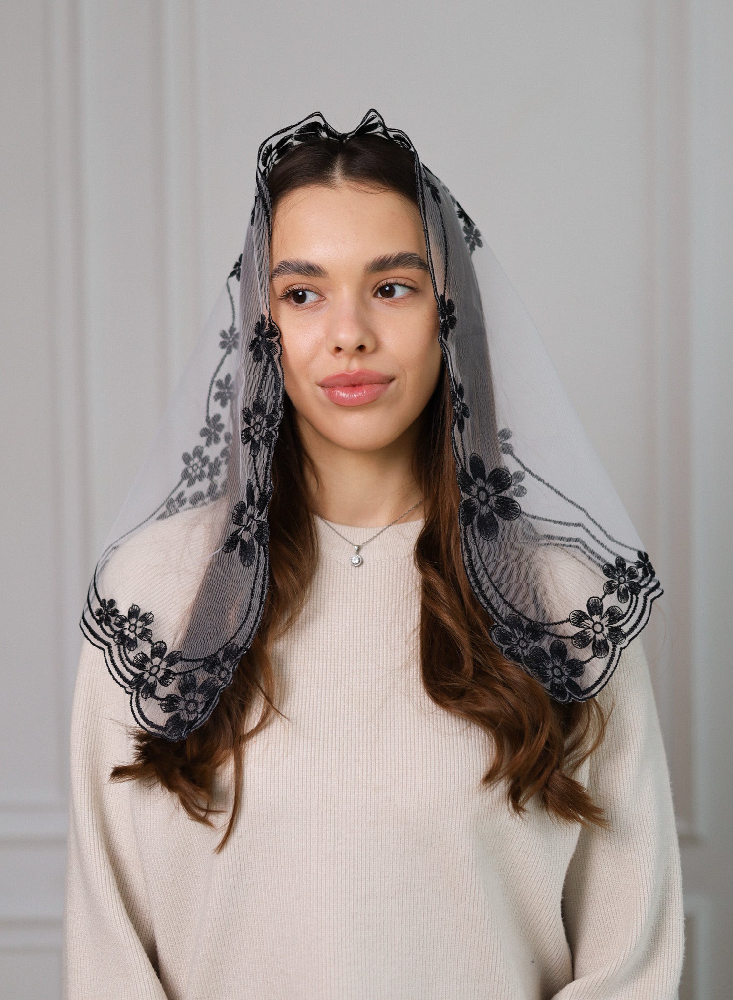 FLORAL DESIGN BLACK VEIL - MariaVeils