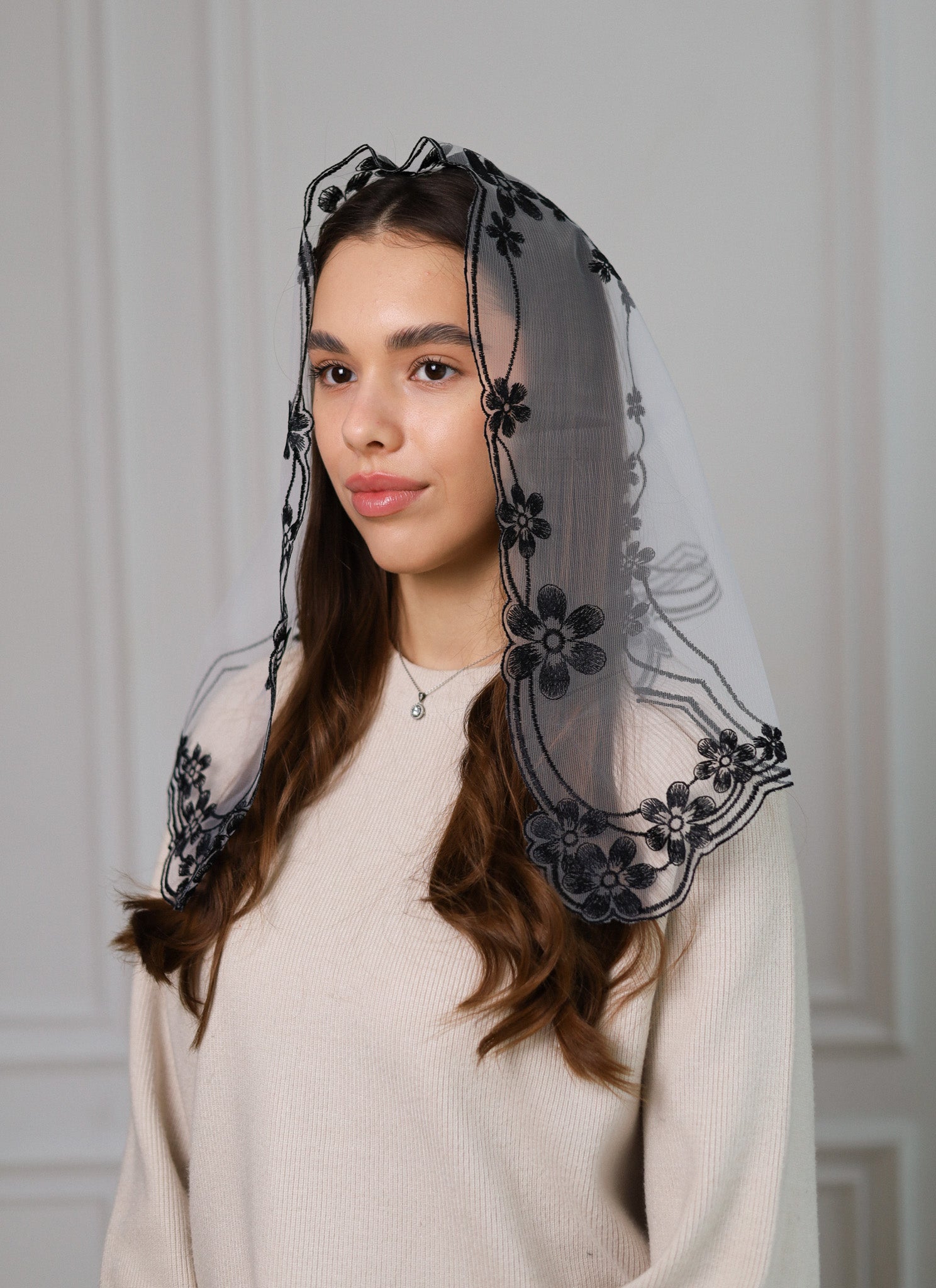FLORAL DESIGN BLACK VEIL - MariaVeils
