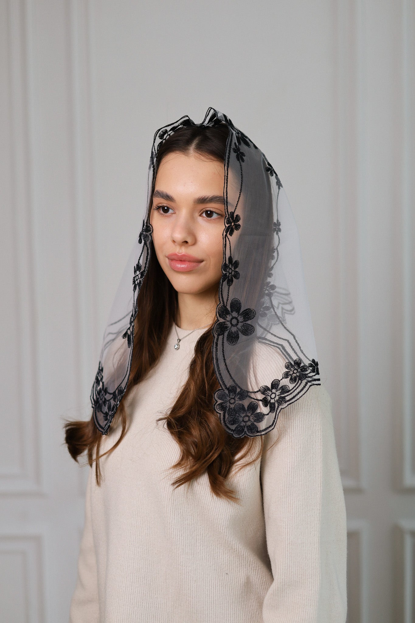 FLORAL DESIGN BLACK VEIL - MariaVeils