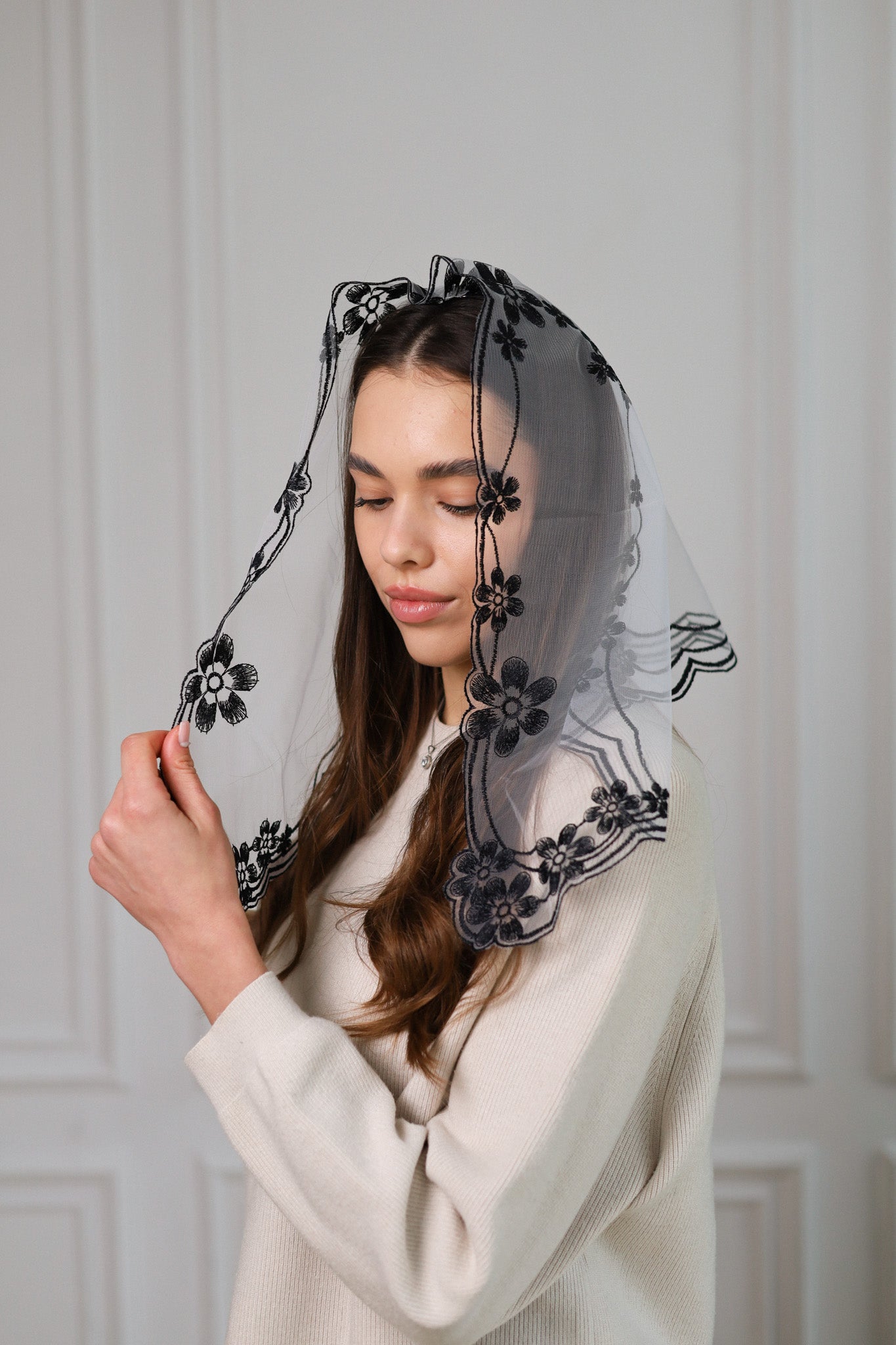 FLORAL DESIGN BLACK VEIL - MariaVeils