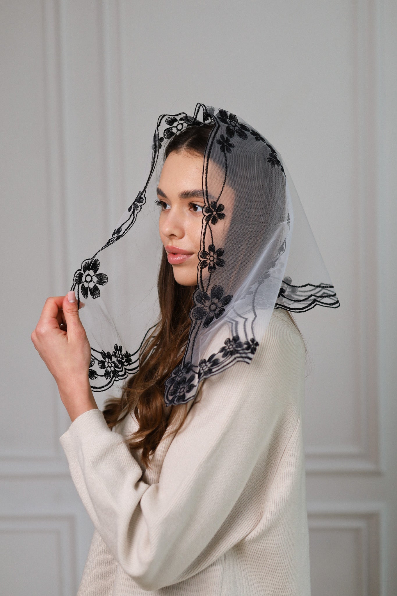 FLORAL DESIGN BLACK VEIL - MariaVeils