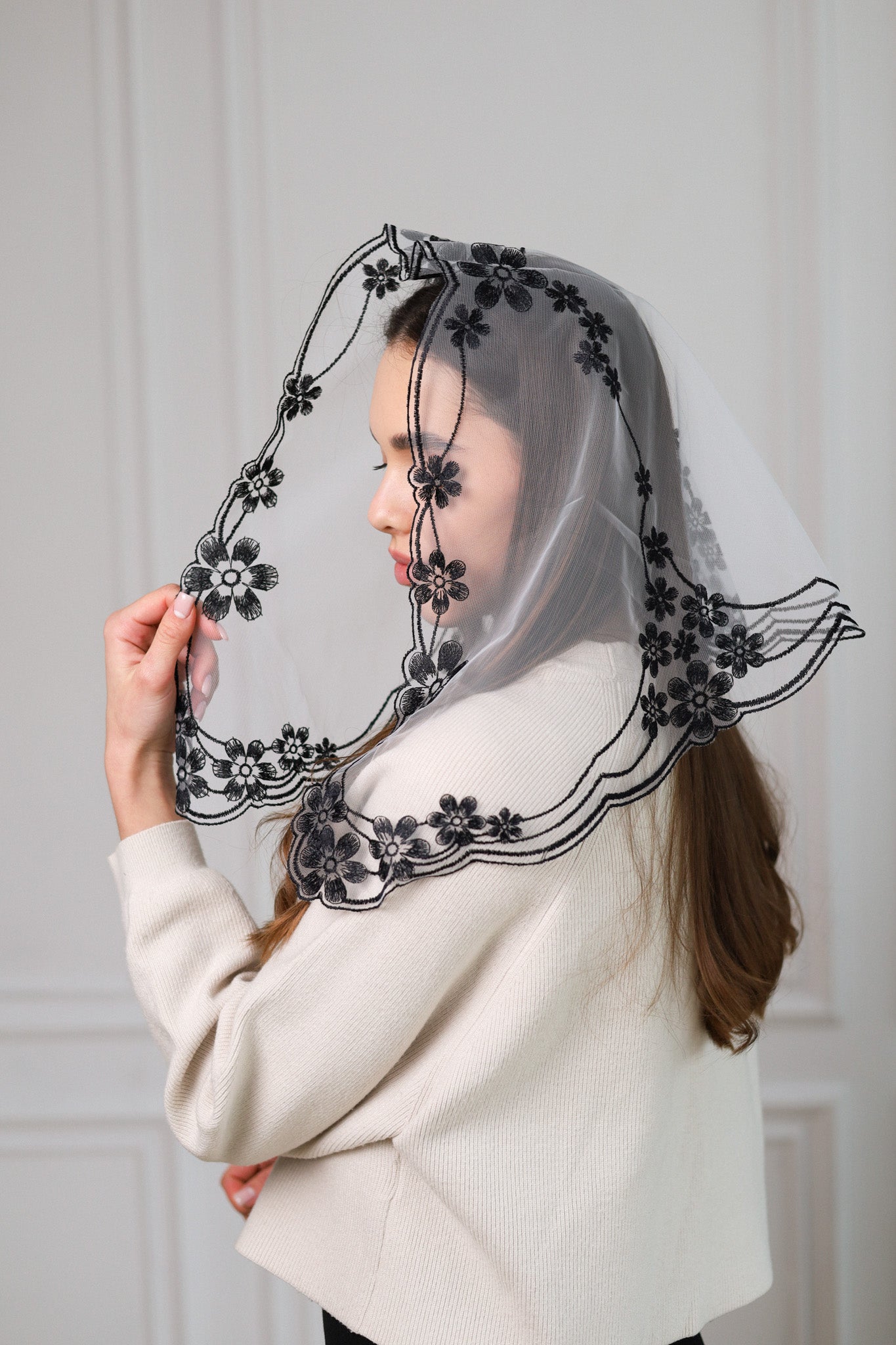 FLORAL DESIGN BLACK VEIL - MariaVeils
