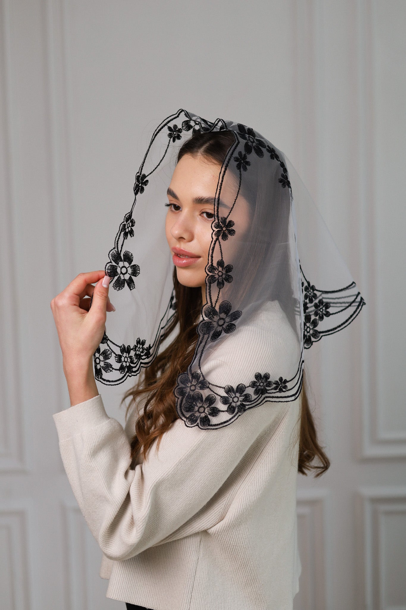 FLORAL DESIGN BLACK VEIL - MariaVeils