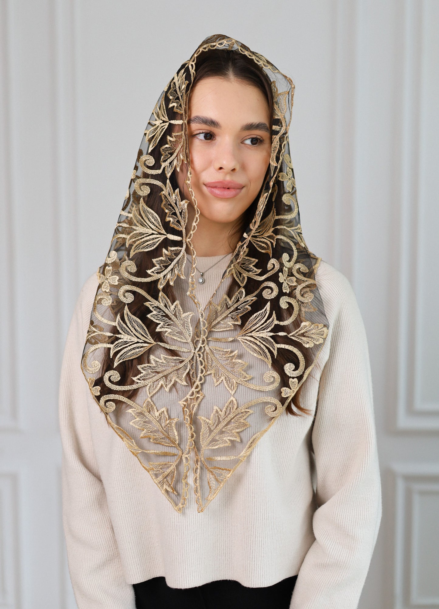 TRIANGLE GOLD LACE VEIL - MariaVeils