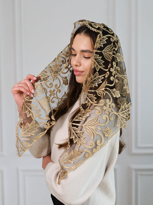 TRIANGLE GOLD LACE VEIL - MariaVeils