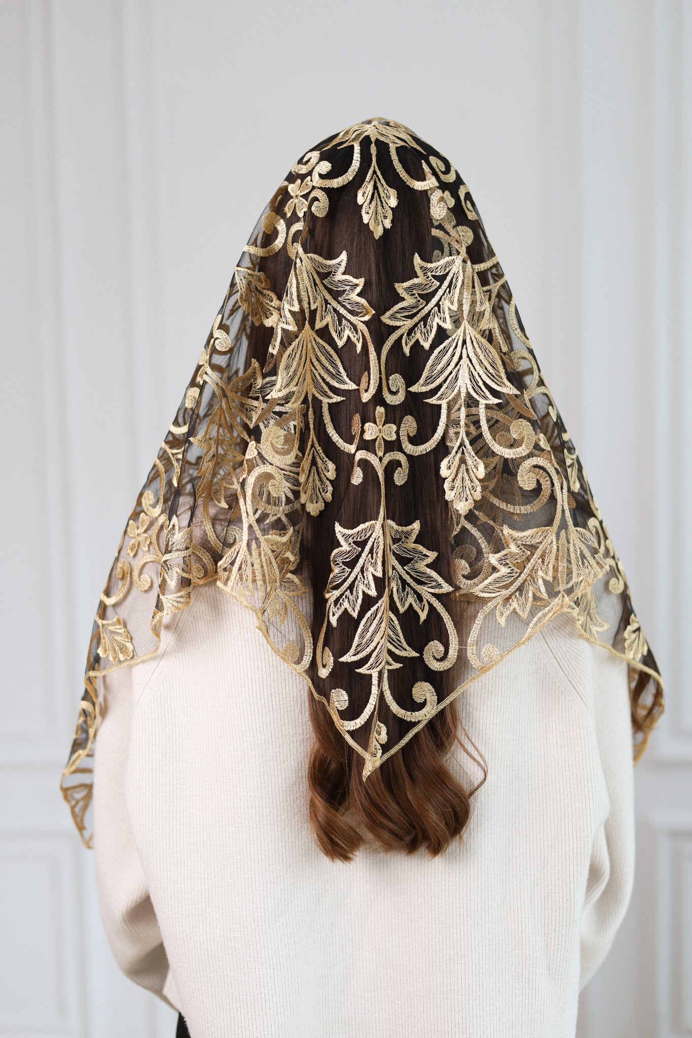 TRIANGLE GOLD LACE VEIL - MariaVeils