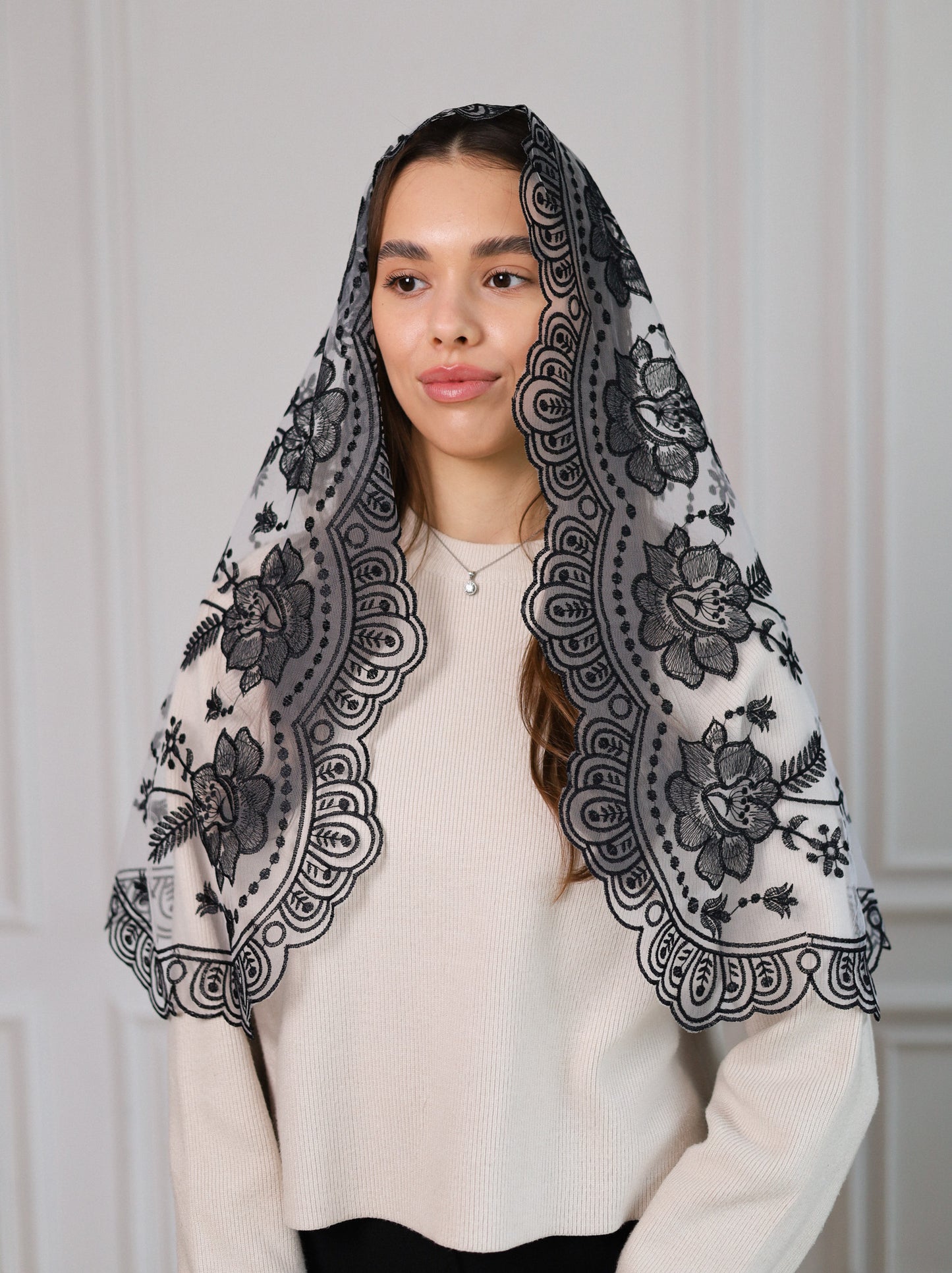 NEW BLACK & WHITE MANTILLA - MariaVeils