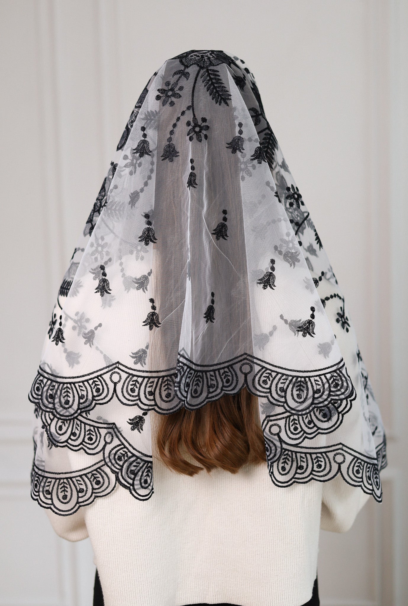 NEW BLACK & WHITE MANTILLA - MariaVeils
