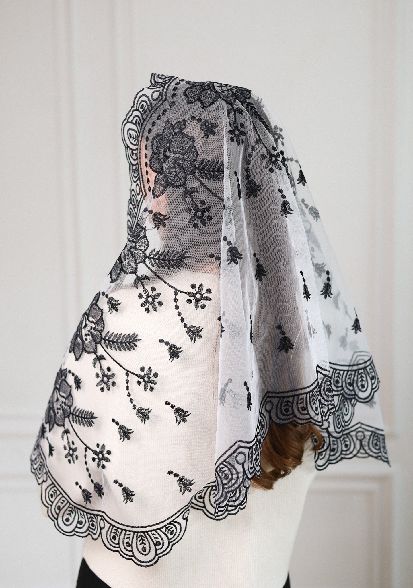 NEW BLACK & WHITE MANTILLA - MariaVeils