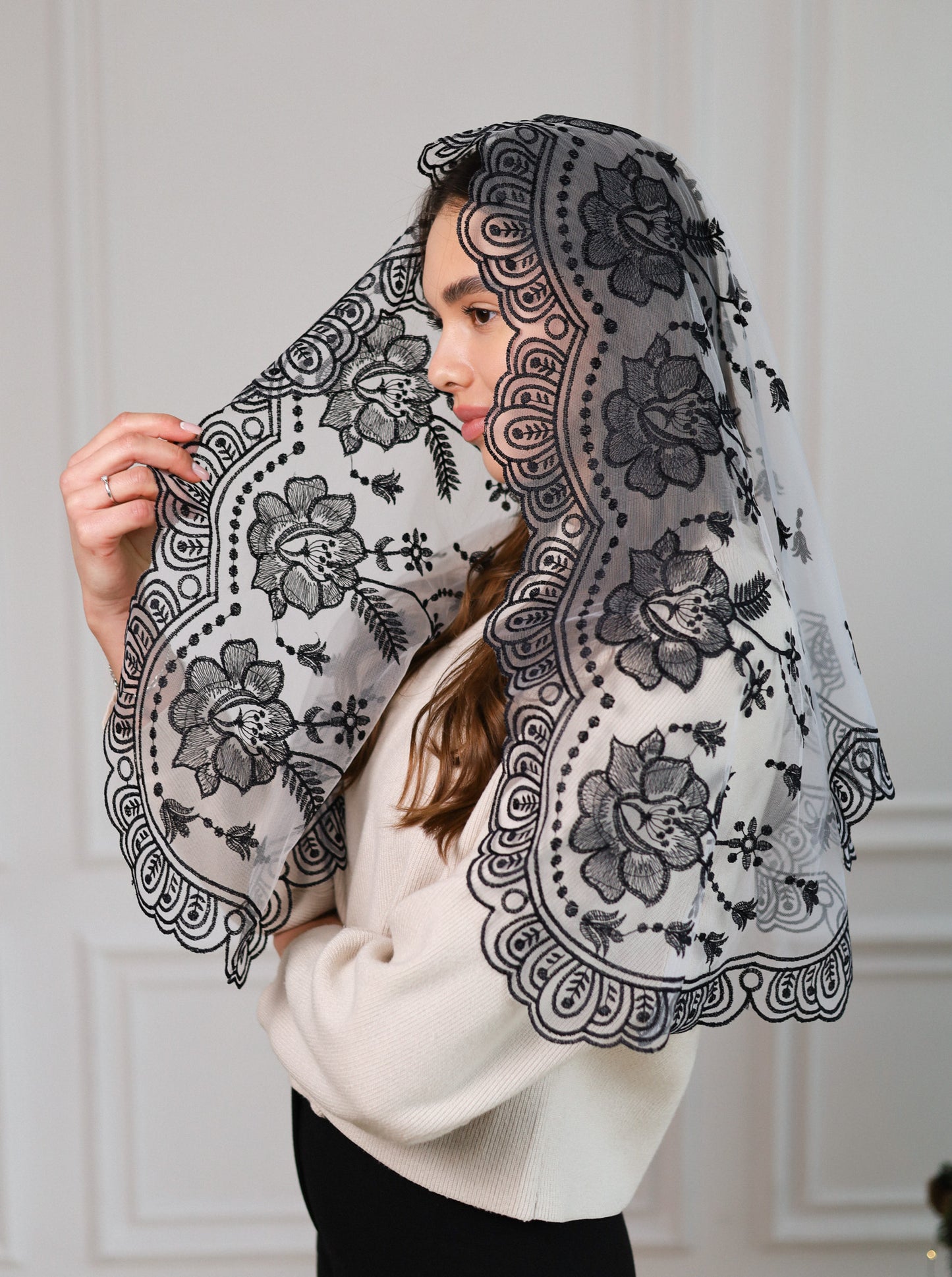 NEW BLACK & WHITE MANTILLA - MariaVeils