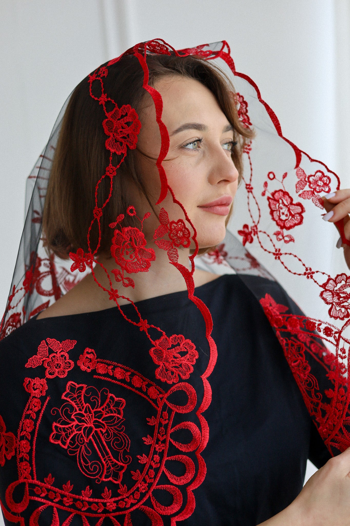 SHORT RED VEIL - MariaVeils
