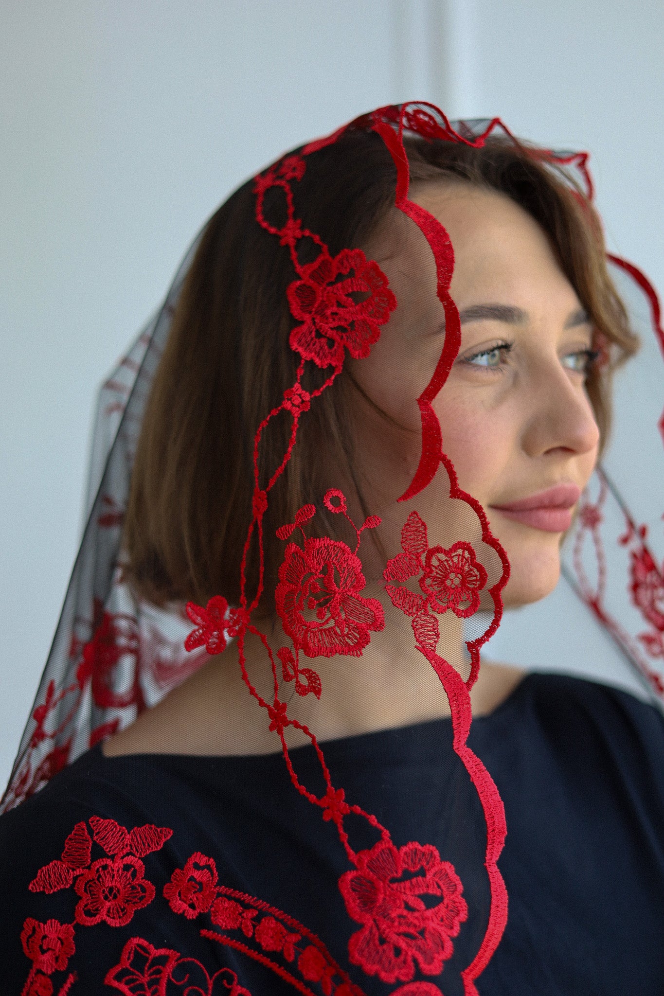 SHORT RED VEIL - MariaVeils