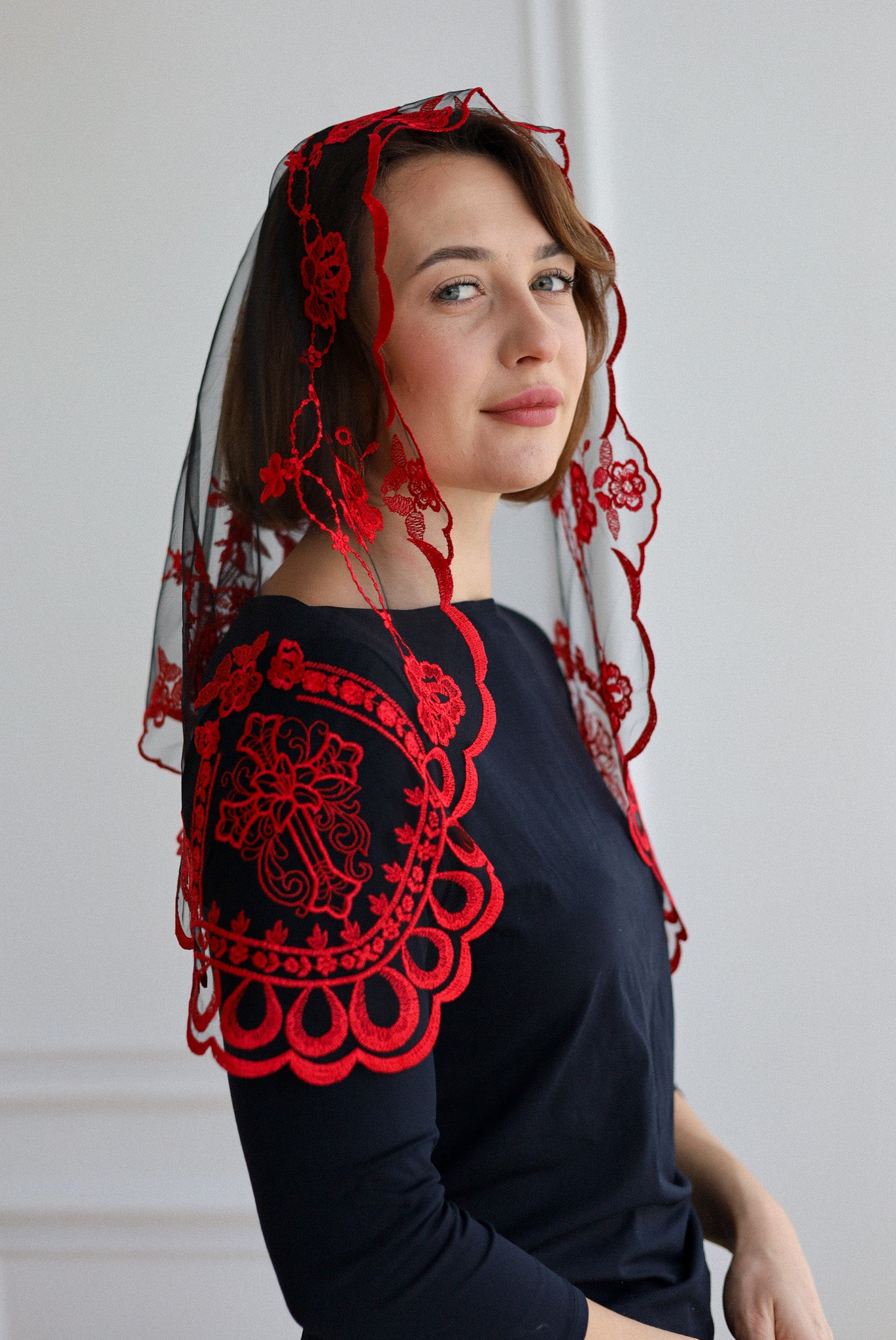 SHORT RED VEIL - MariaVeils