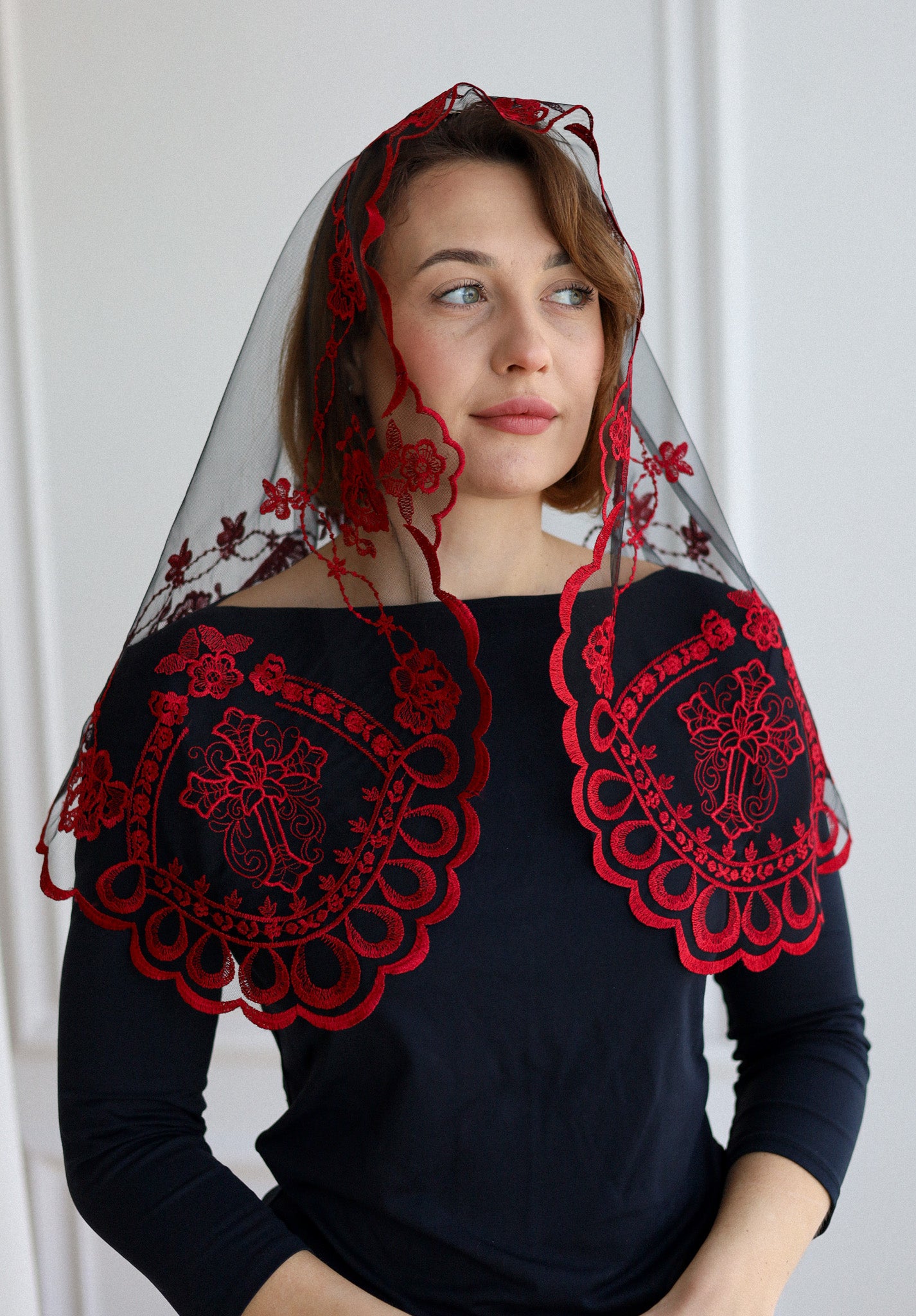 SHORT BURGUNDY VEIL - MariaVeils