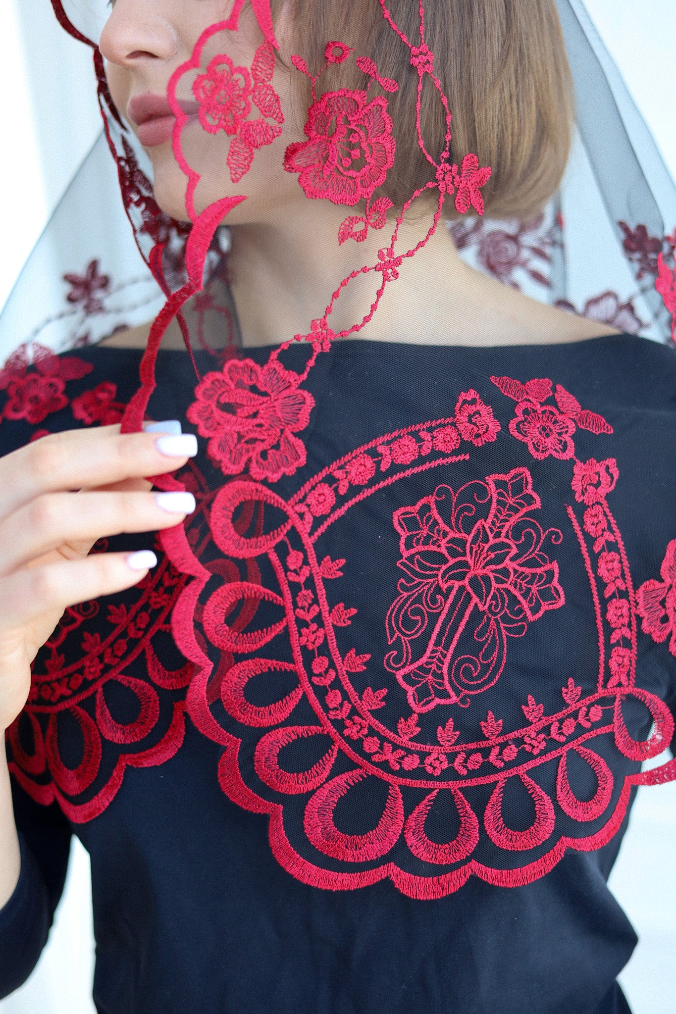 SHORT BURGUNDY VEIL - MariaVeils