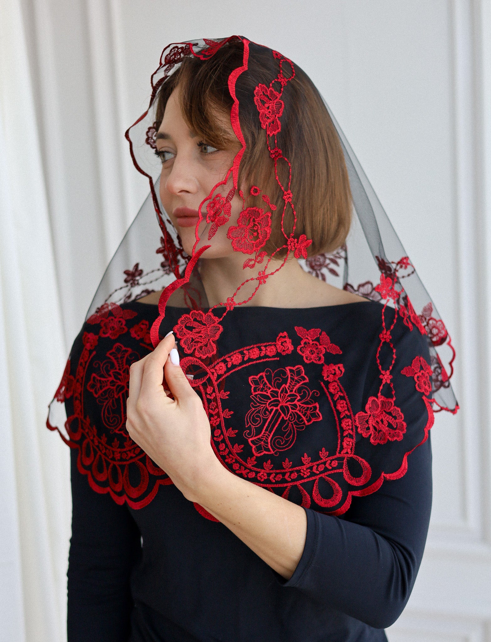 SHORT BURGUNDY VEIL - MariaVeils
