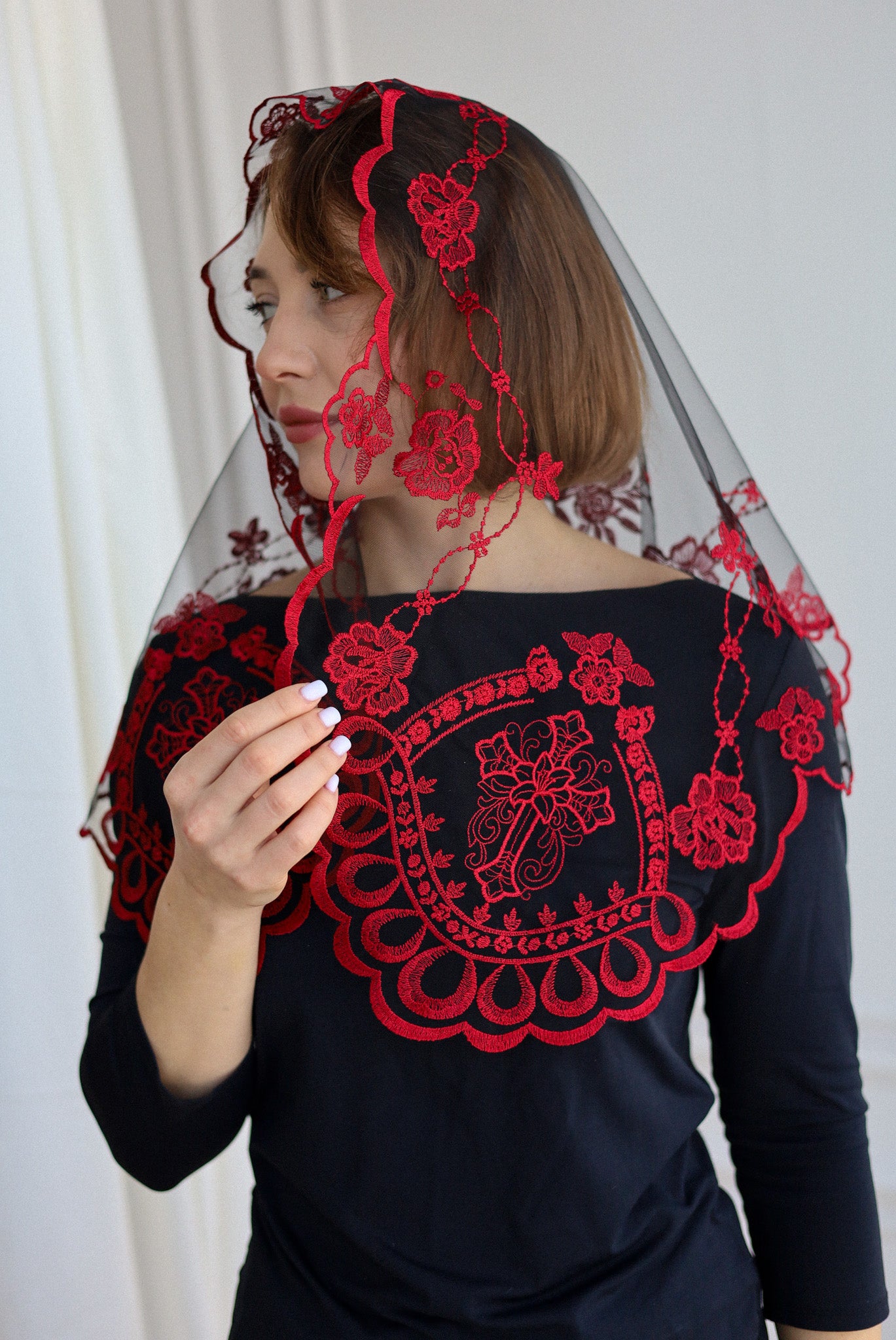 SHORT BURGUNDY VEIL - MariaVeils