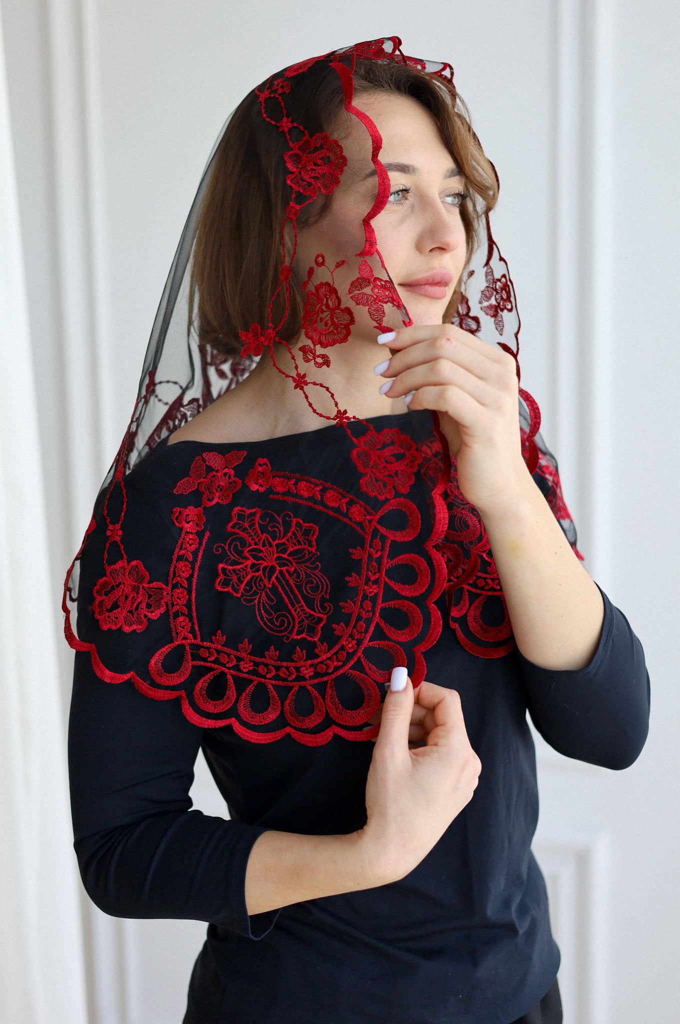 SHORT BURGUNDY VEIL - MariaVeils