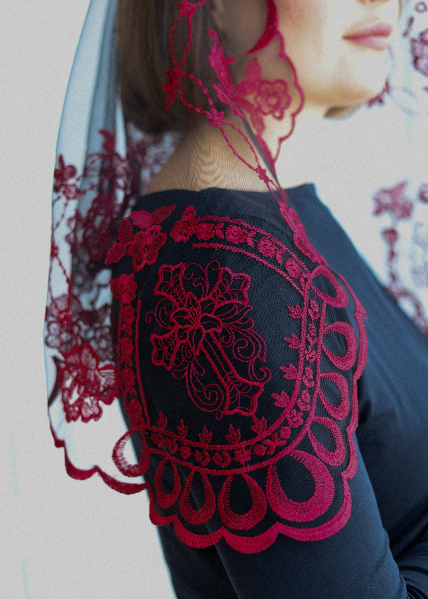 SHORT BURGUNDY VEIL - MariaVeils