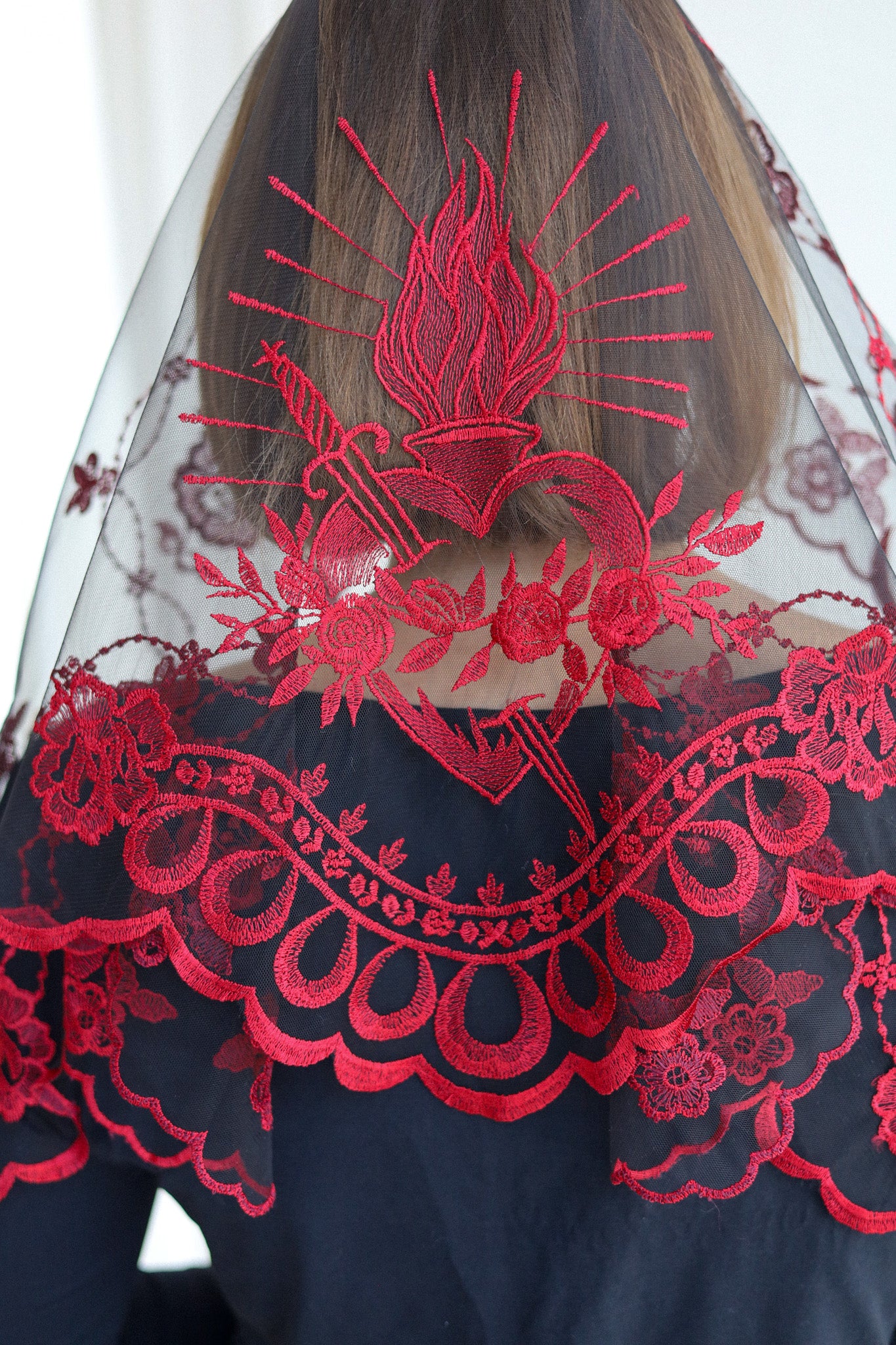 SHORT BURGUNDY VEIL - MariaVeils
