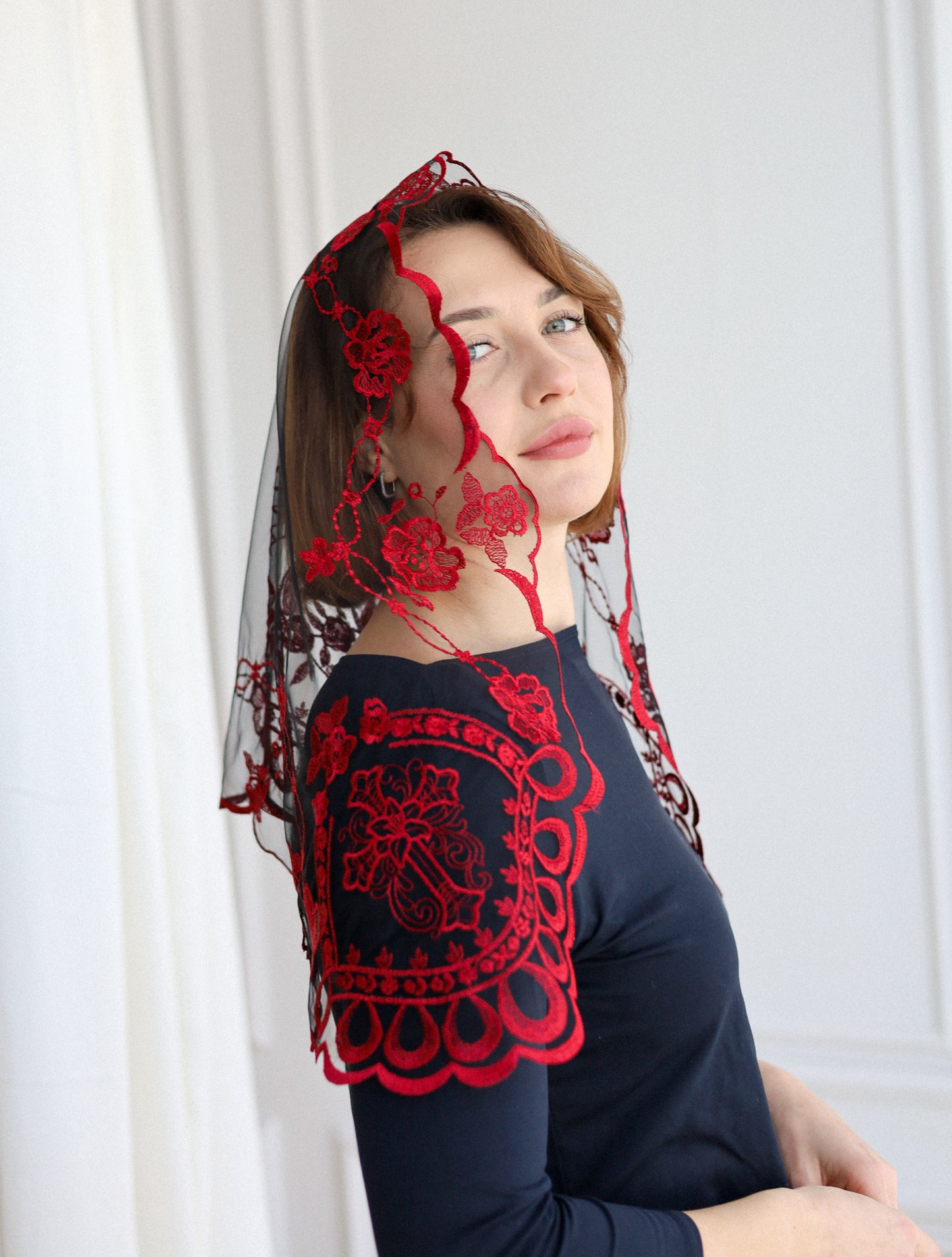 SHORT BURGUNDY VEIL - MariaVeils