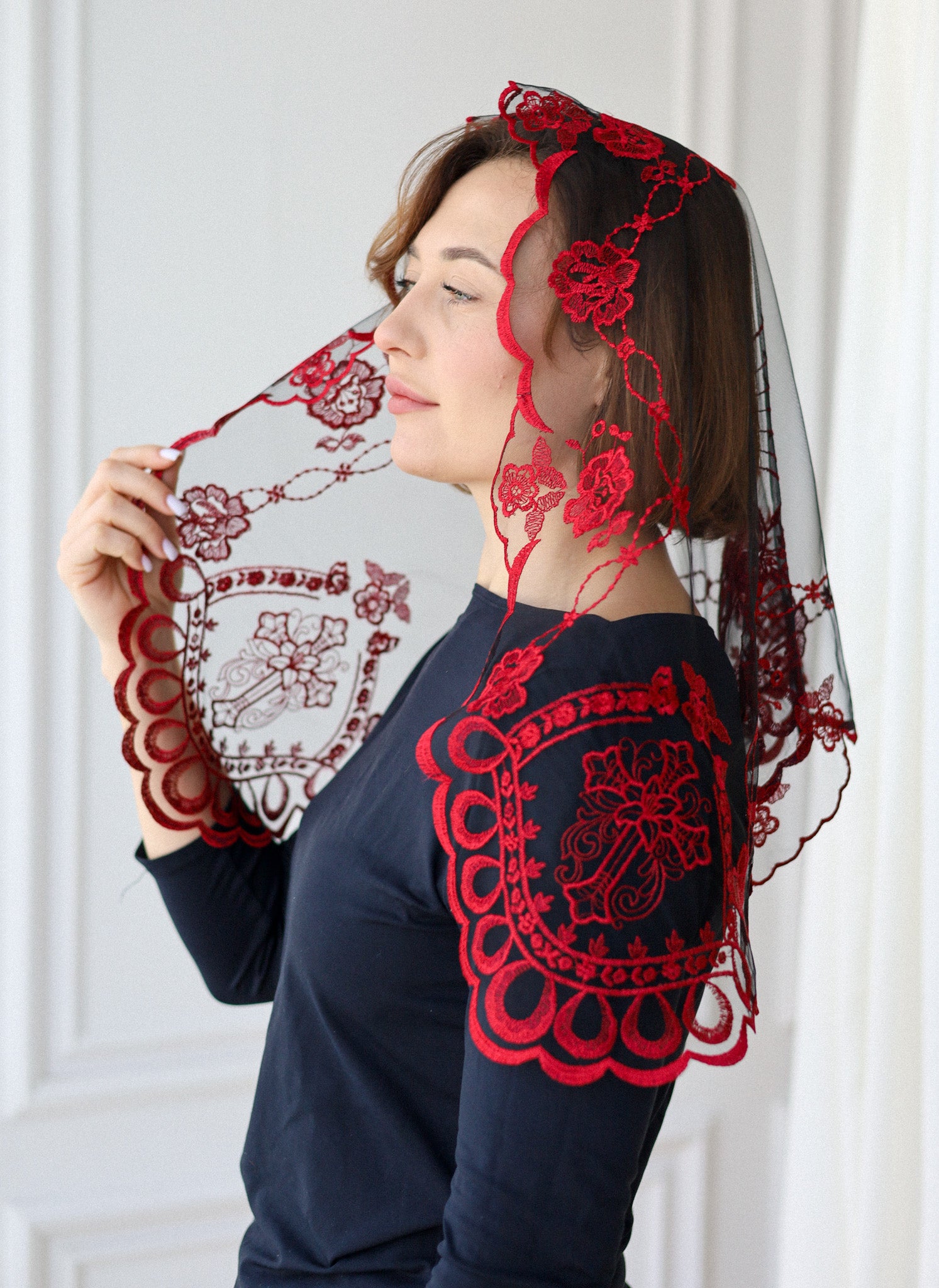 SHORT BURGUNDY VEIL - MariaVeils