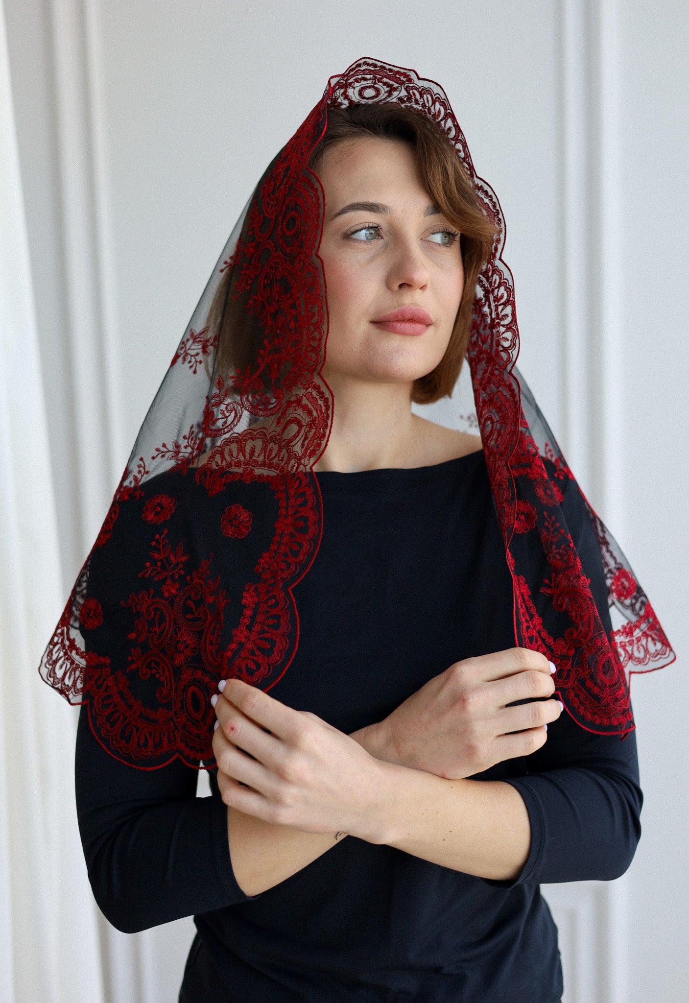 SHORT BURGUNDY VEIL - MariaVeils
