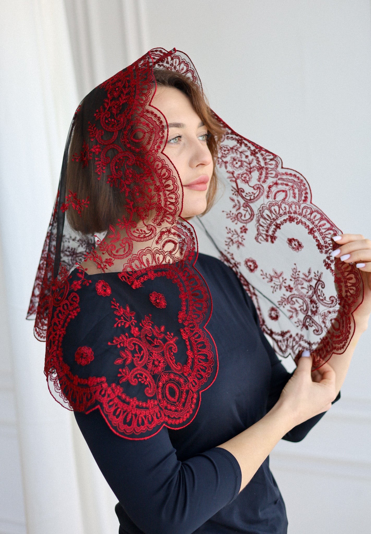 SHORT BURGUNDY VEIL - MariaVeils