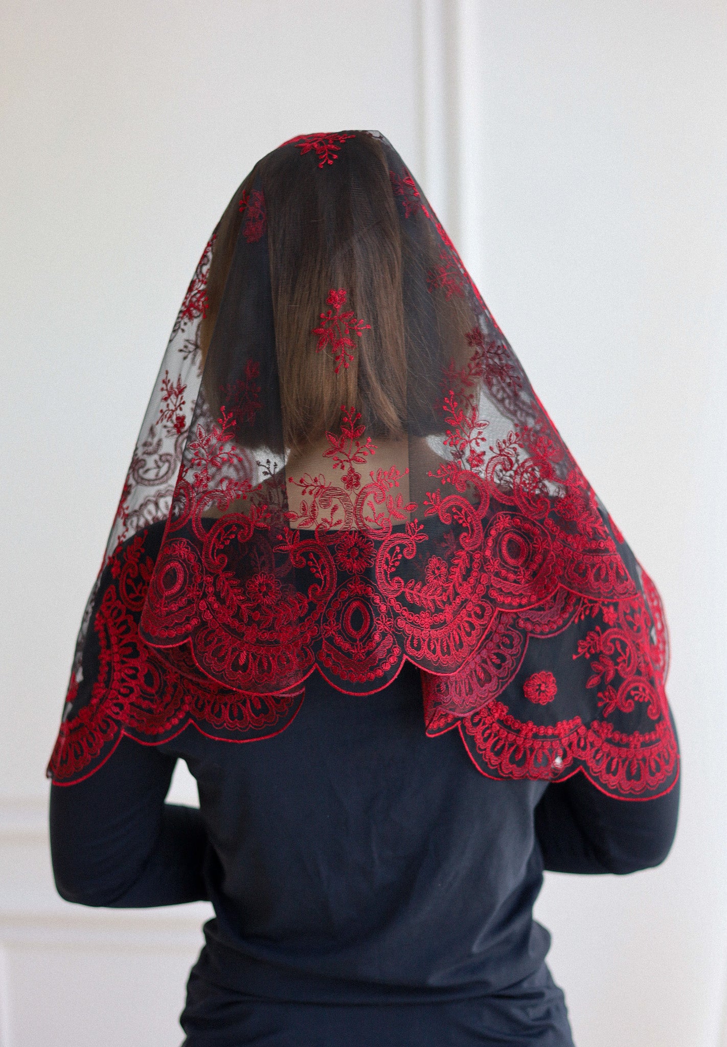SHORT BURGUNDY VEIL - MariaVeils