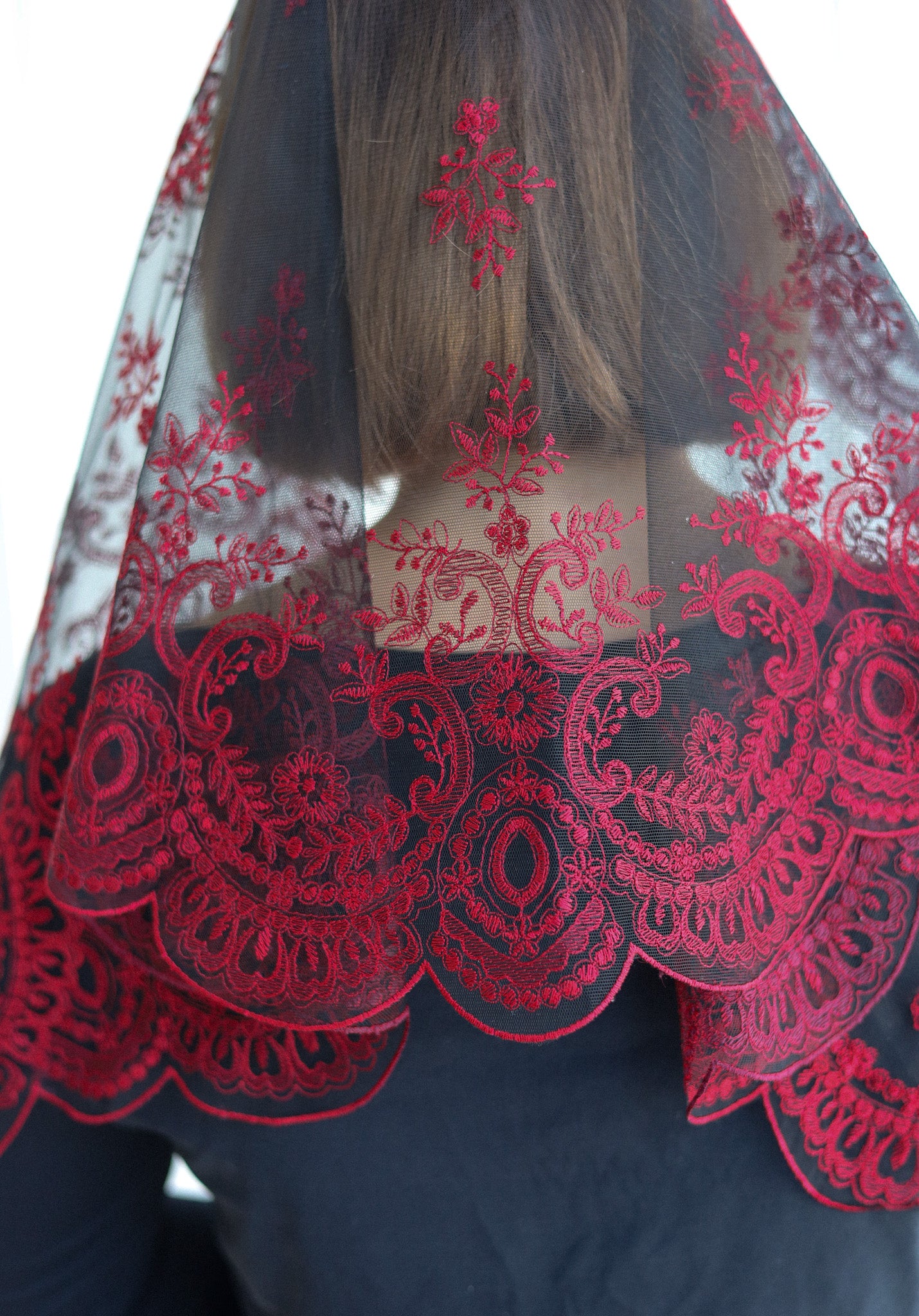 SHORT BURGUNDY VEIL - MariaVeils