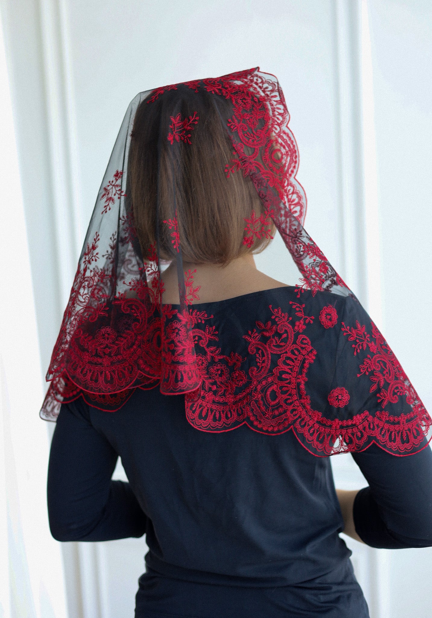 SHORT BURGUNDY VEIL - MariaVeils