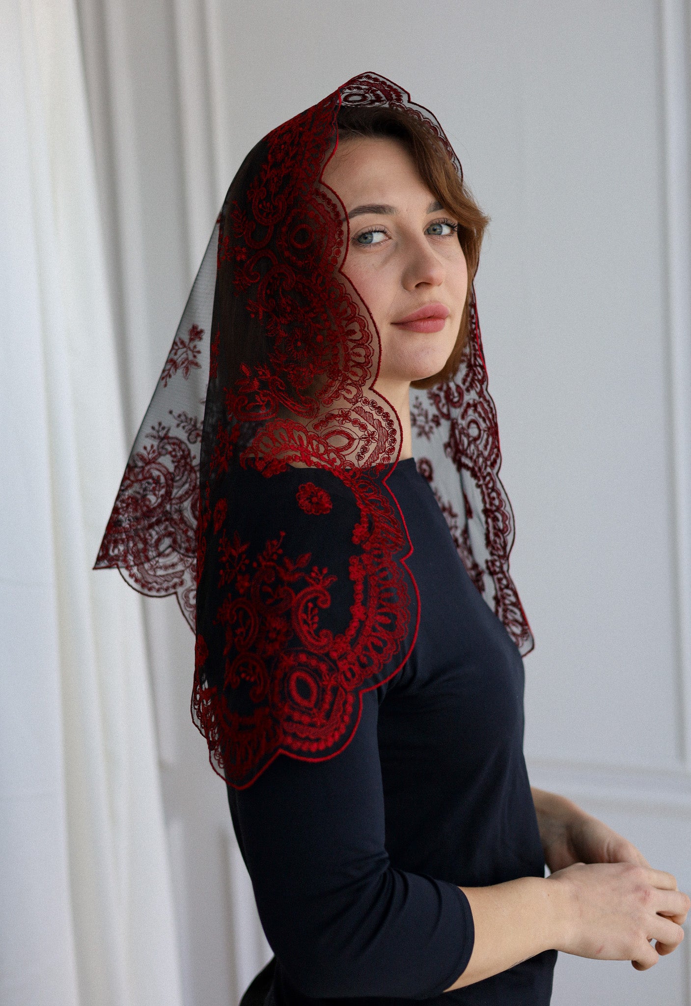 SHORT BURGUNDY VEIL - MariaVeils