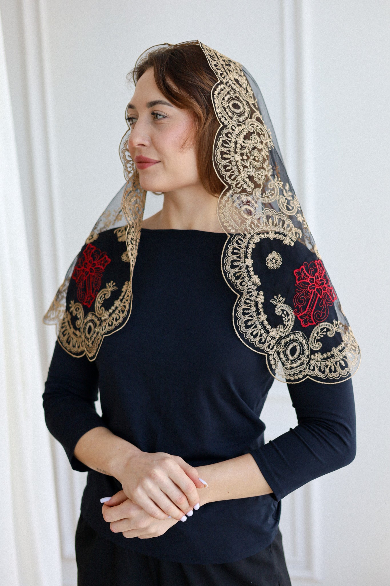 SHORT GOLD & BURGUDNY VEIL - MariaVeils