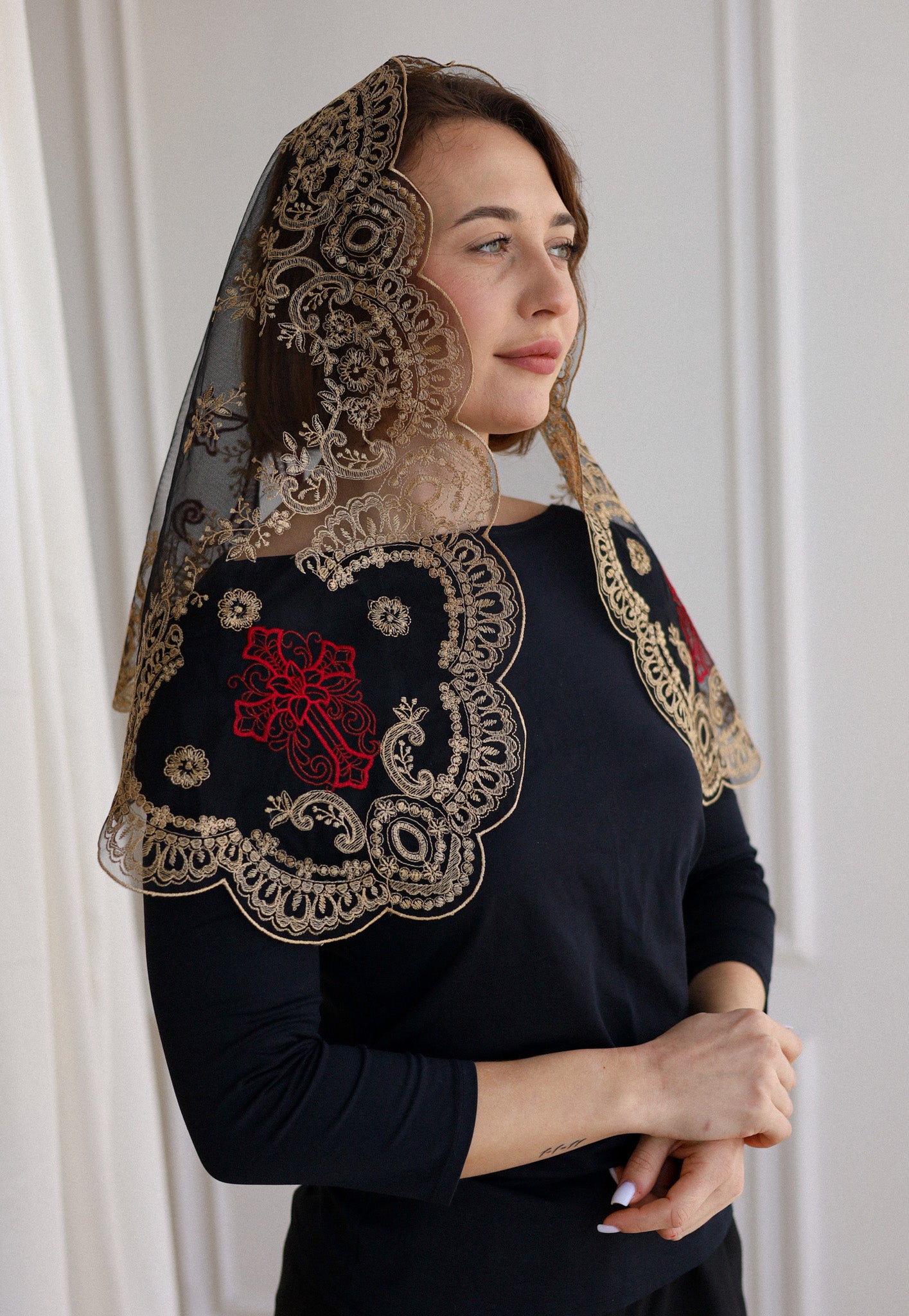 SHORT GOLD & BURGUDNY VEIL - MariaVeils