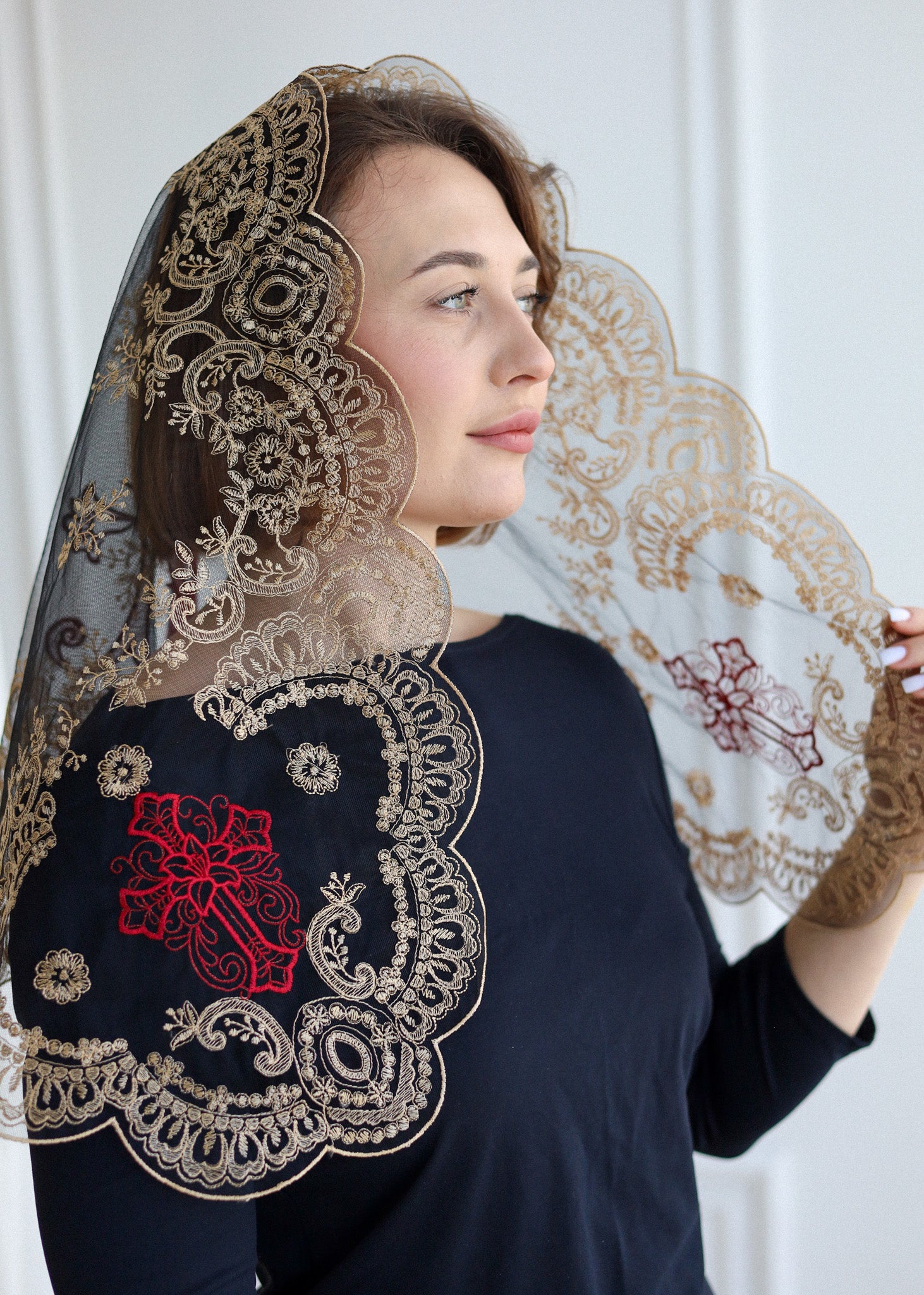 SHORT GOLD & BURGUDNY VEIL - MariaVeils