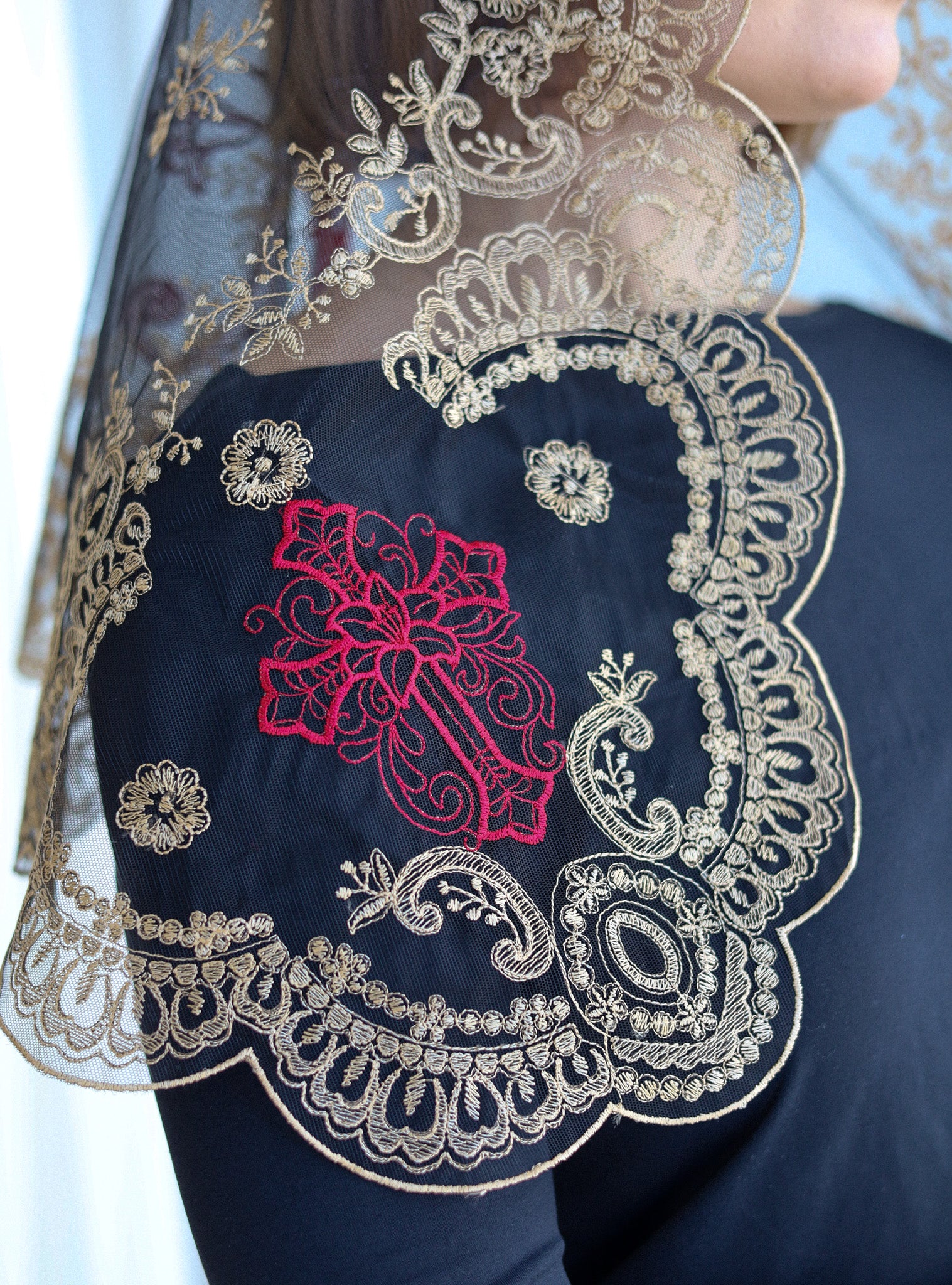 SHORT GOLD & BURGUDNY VEIL - MariaVeils