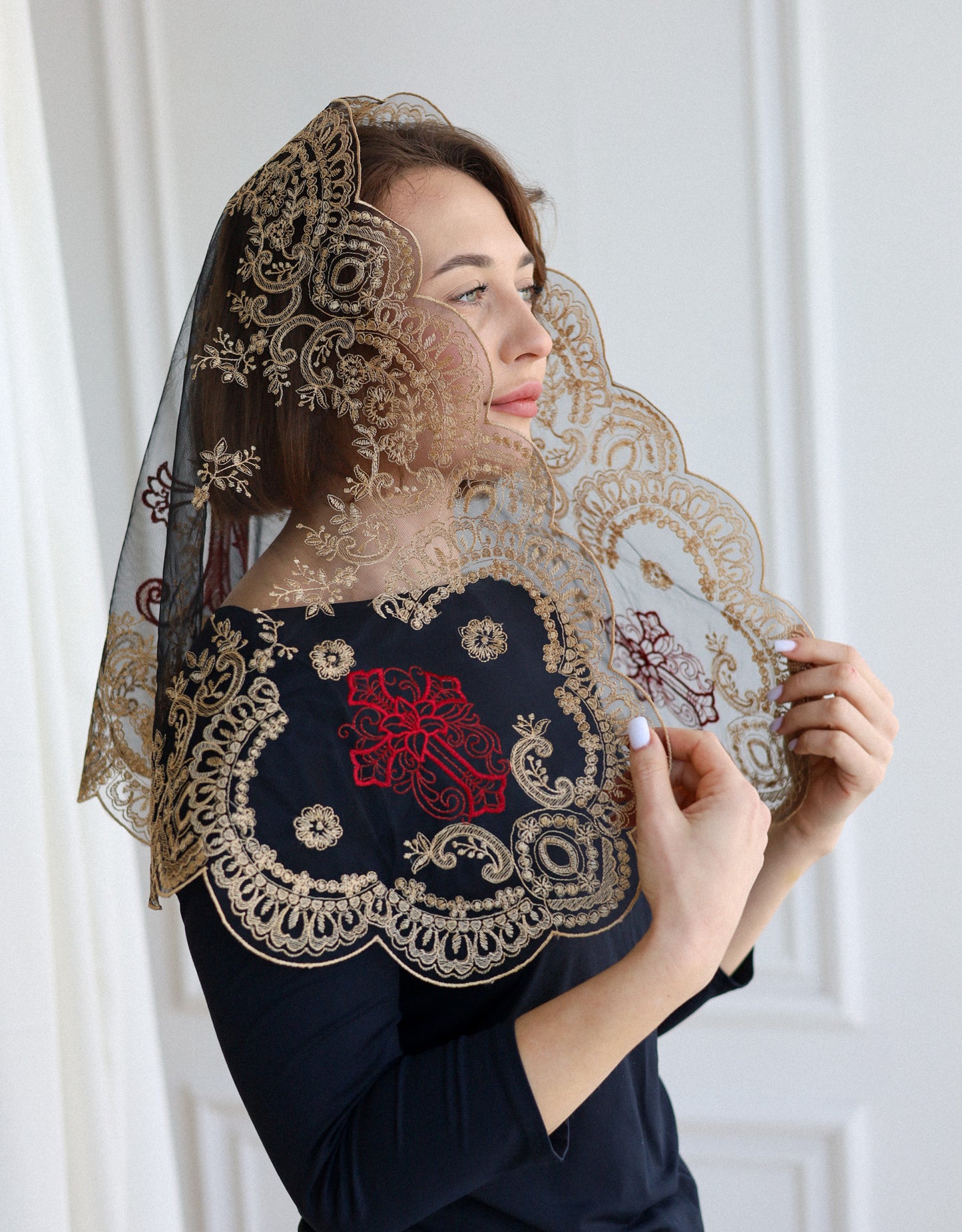SHORT GOLD & BURGUDNY VEIL - MariaVeils