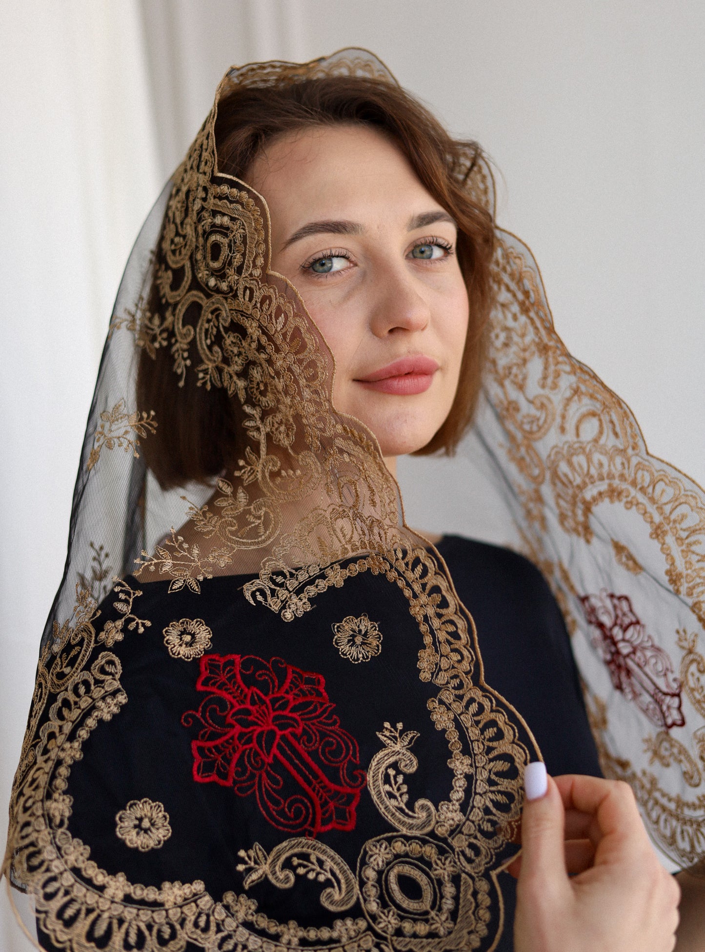 SHORT GOLD & BURGUDNY VEIL - MariaVeils