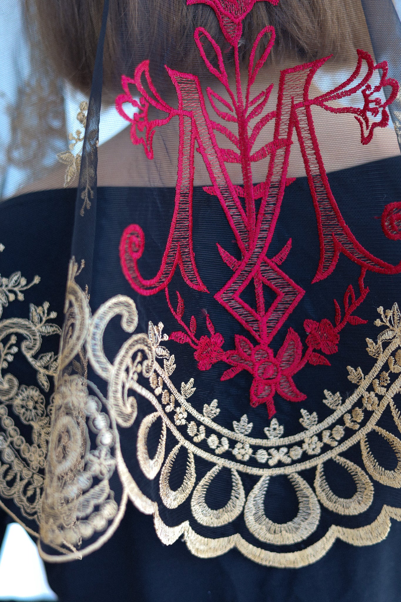 SHORT GOLD & BURGUDNY VEIL - MariaVeils