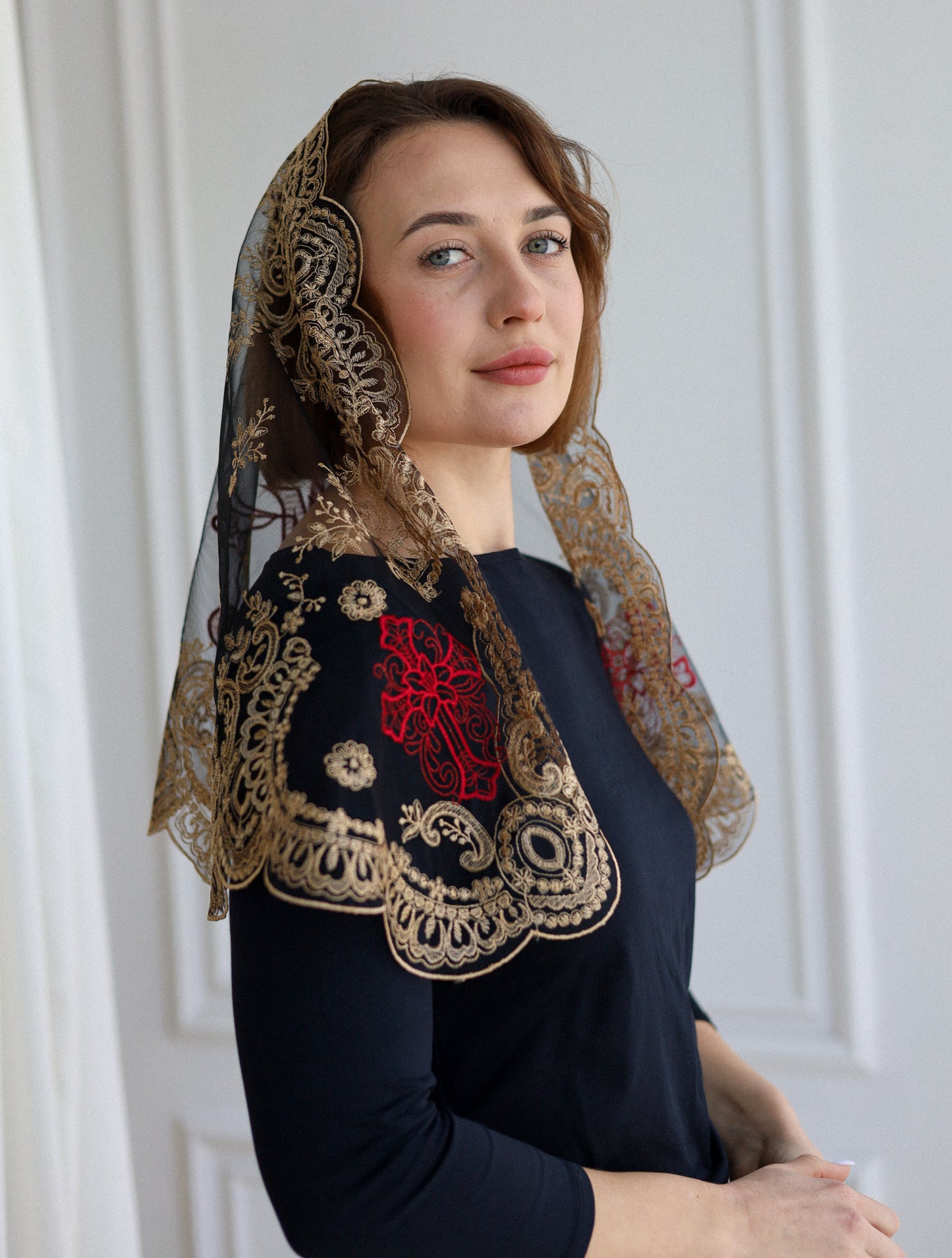 SHORT GOLD & BURGUDNY VEIL - MariaVeils