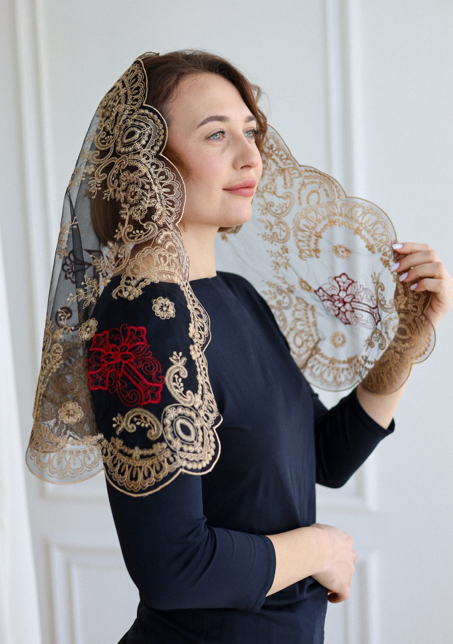 SHORT GOLD & BURGUDNY VEIL - MariaVeils