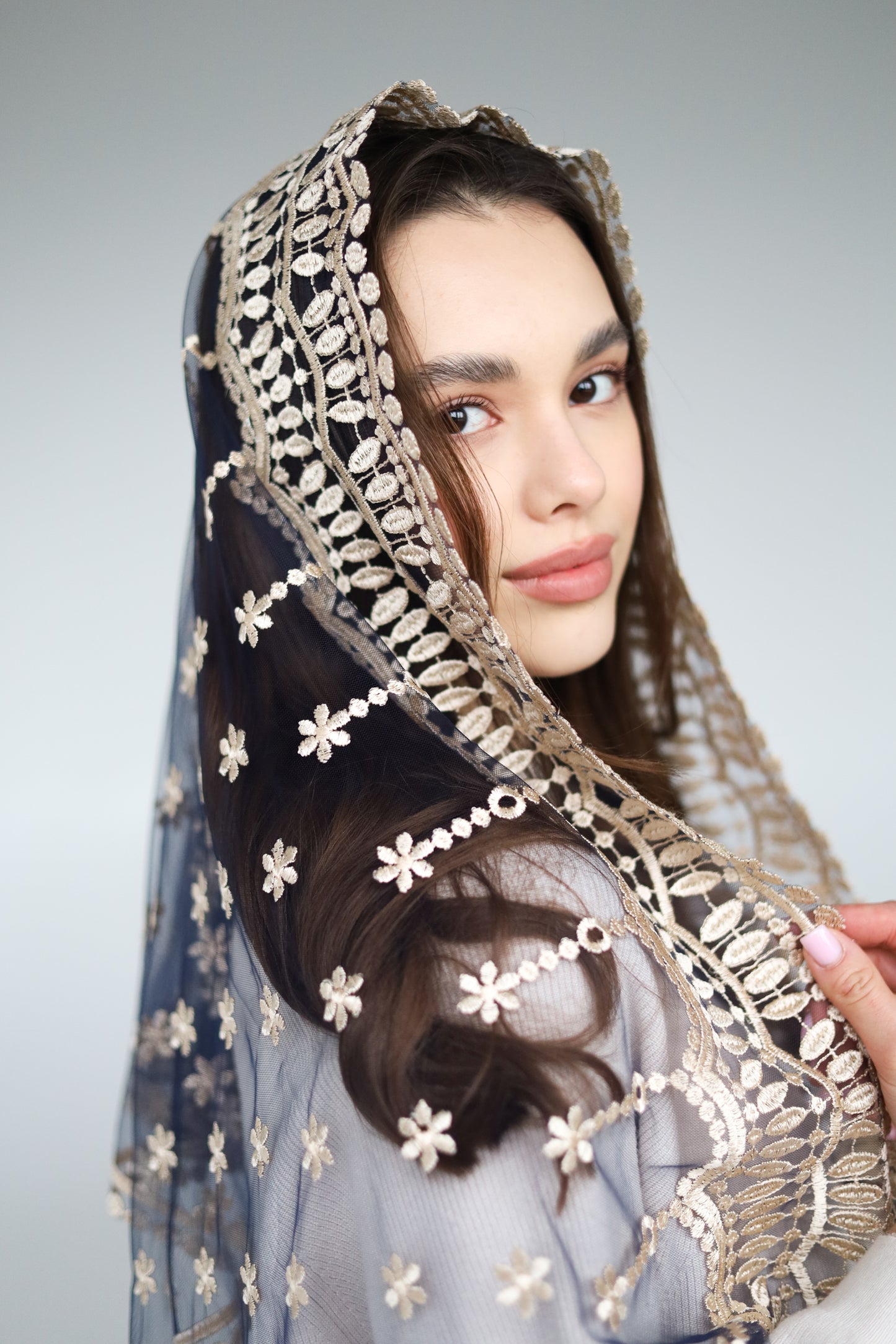 GOLD & BLUE VEIL