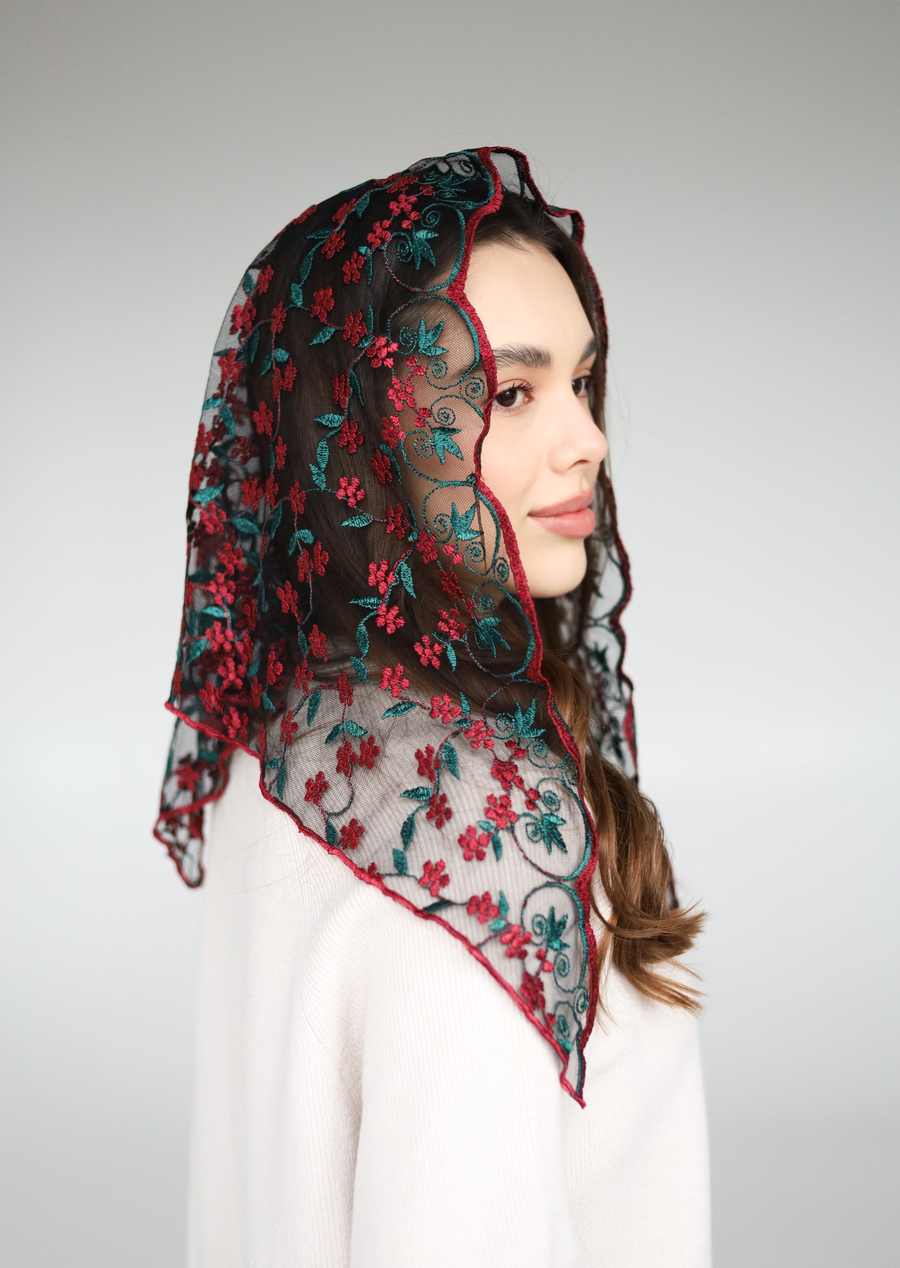 TRIANGLE FLORAL VEIL - MariaVeils