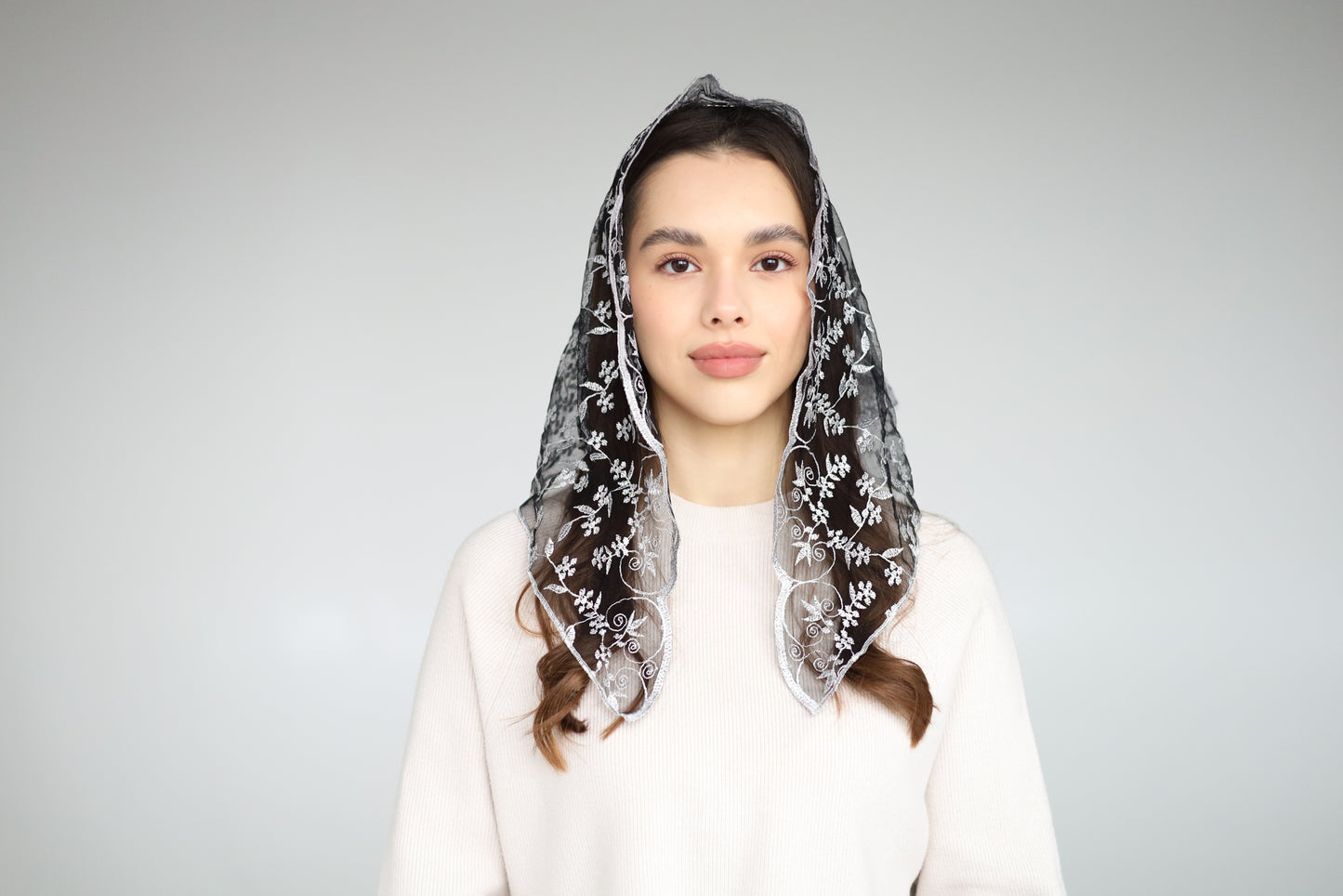 SHORT GREY MANTILLA - MariaVeils