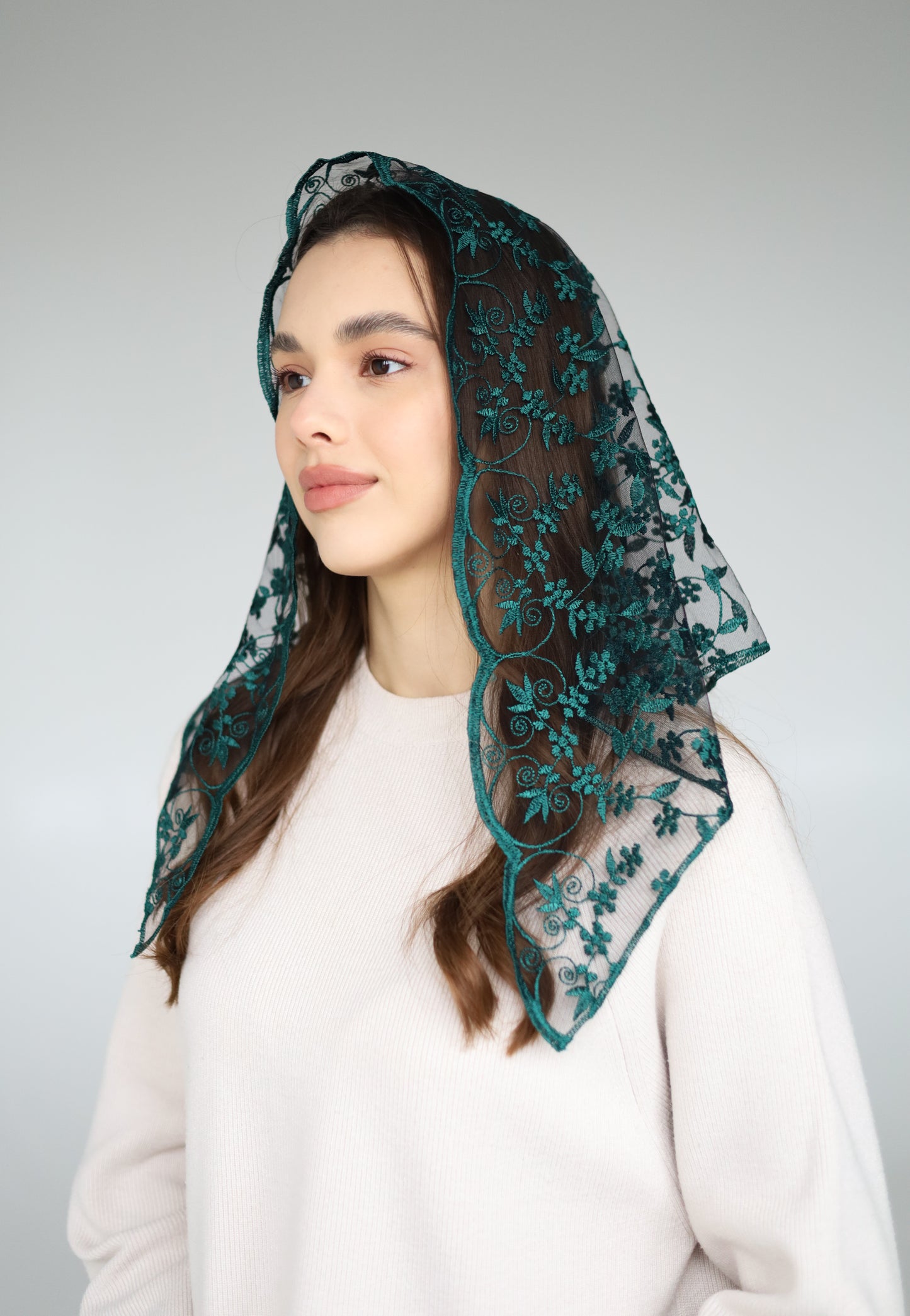 TRIANGLE GREEN VEIL - MariaVeils