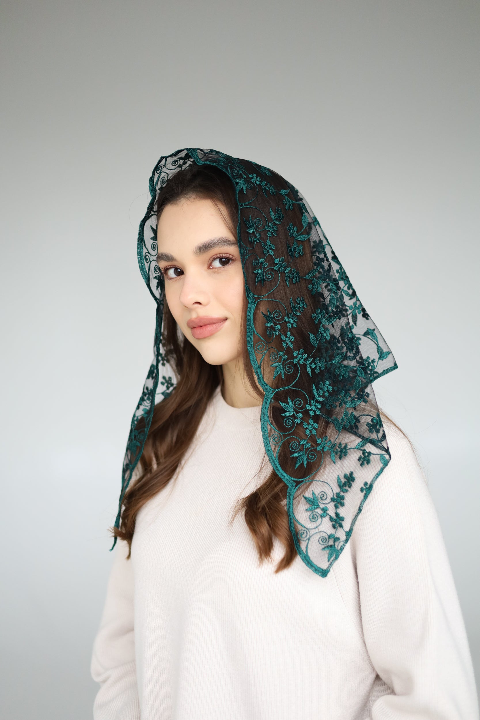 TRIANGLE GREEN VEIL - MariaVeils